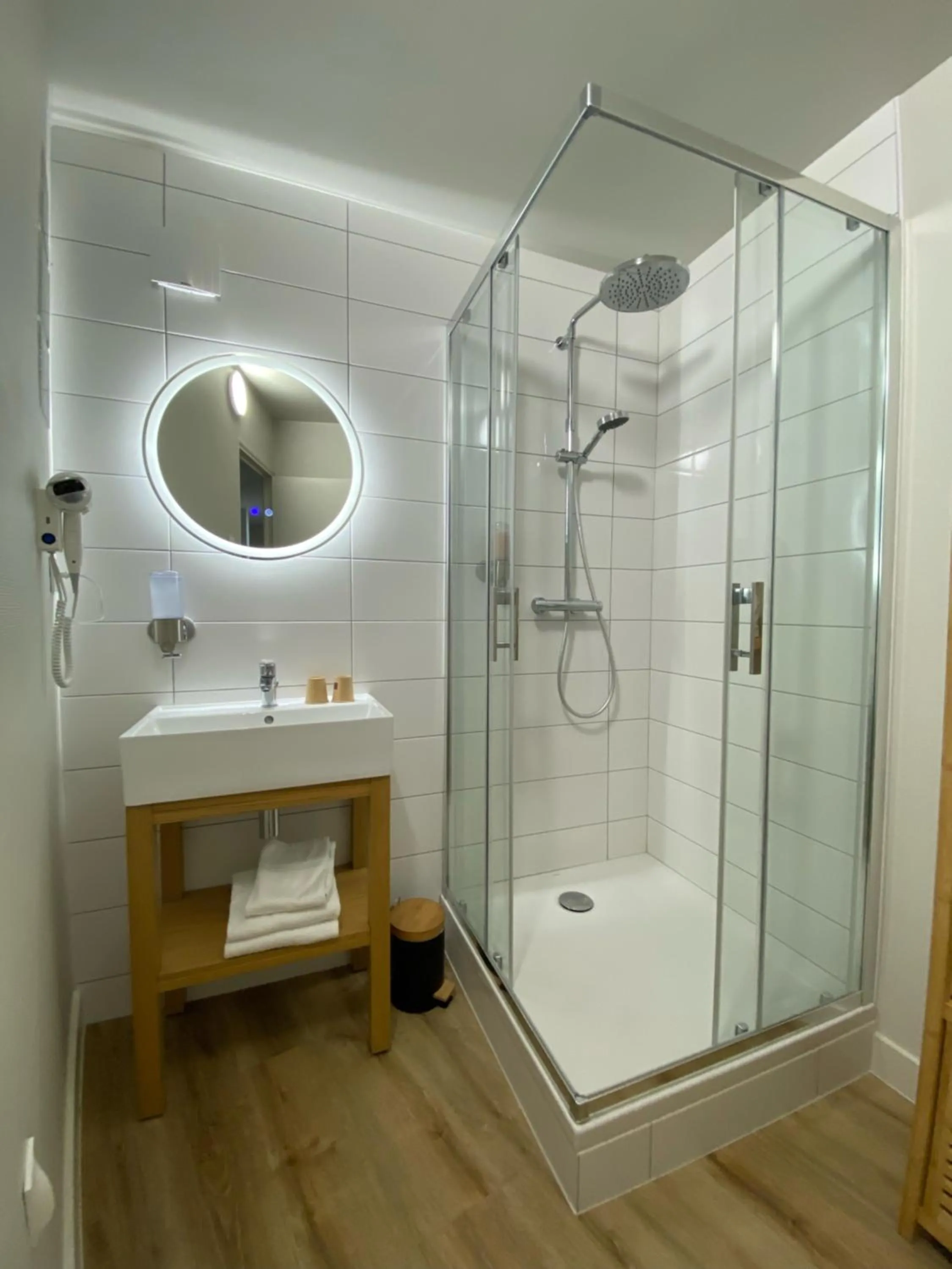 Shower in Hotel de Bretagne
