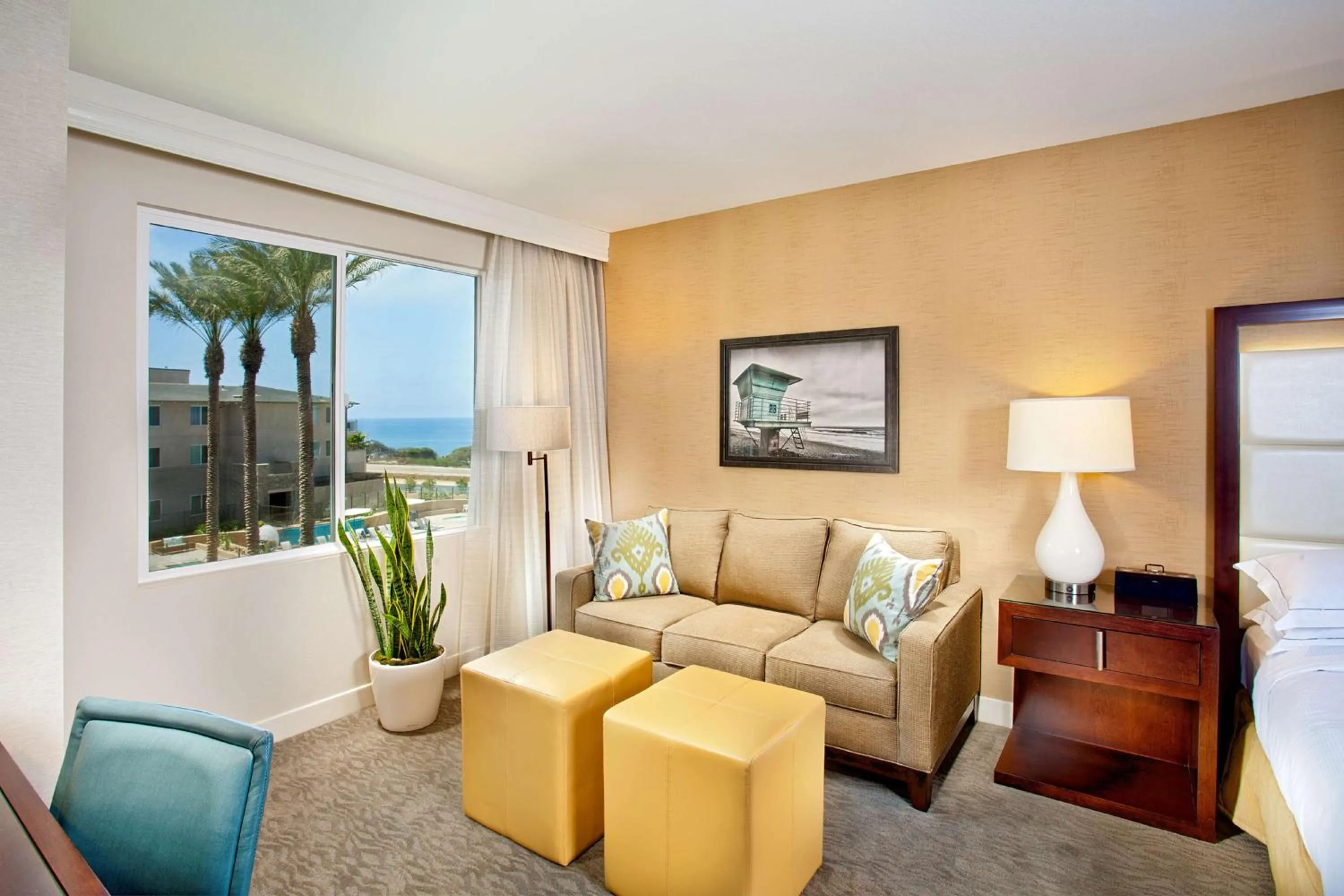 Living room in Cape Rey Carlsbad Beach, A Hilton Resort & Spa