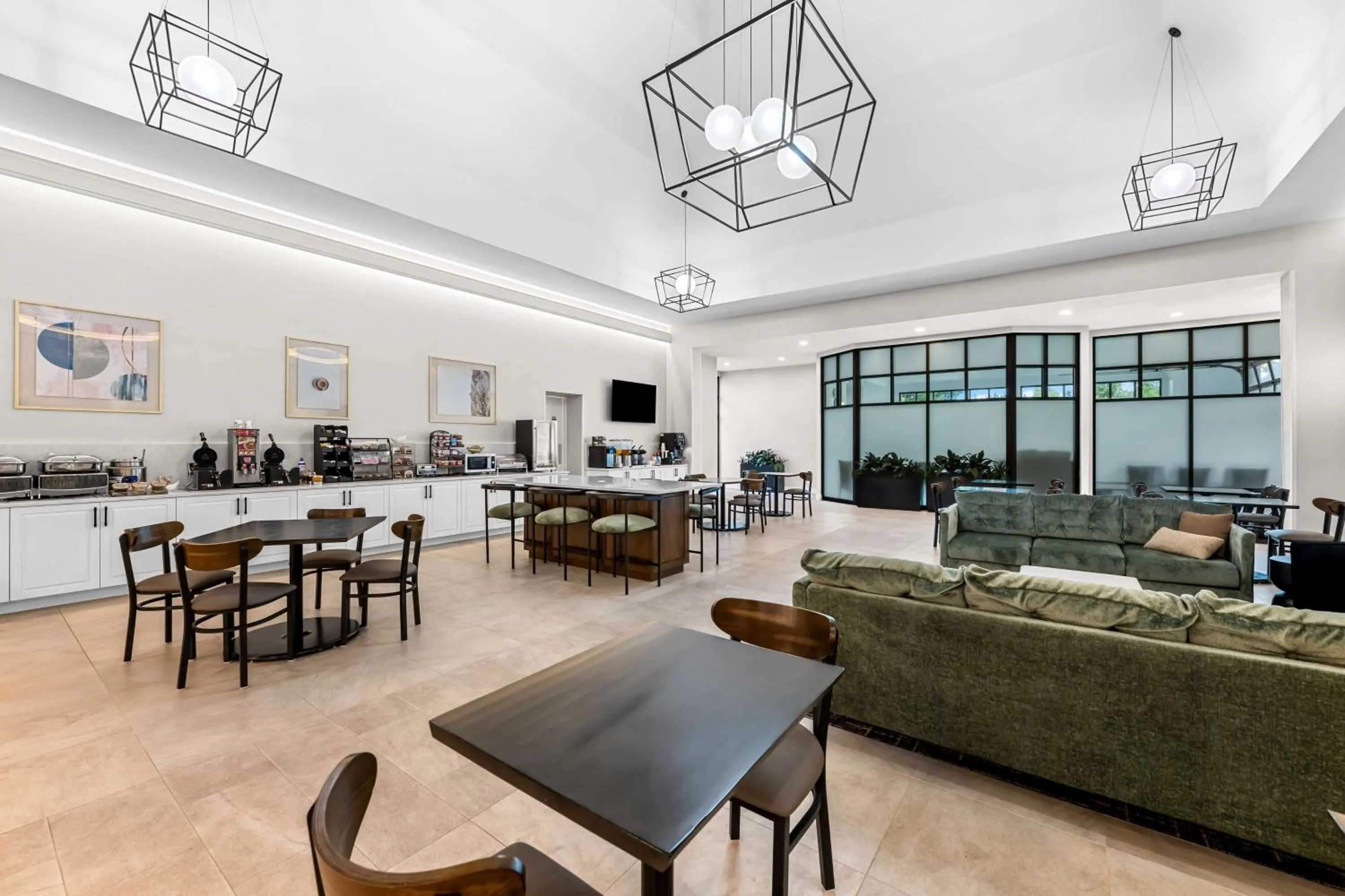 Breakfast in Best Western Plus Puyallup Hotel