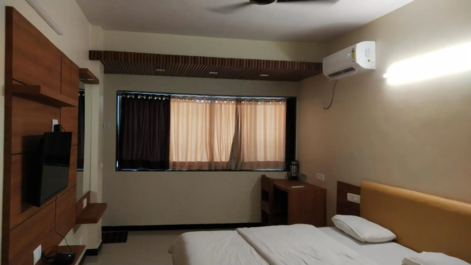 Bed in Hotel Vaishali