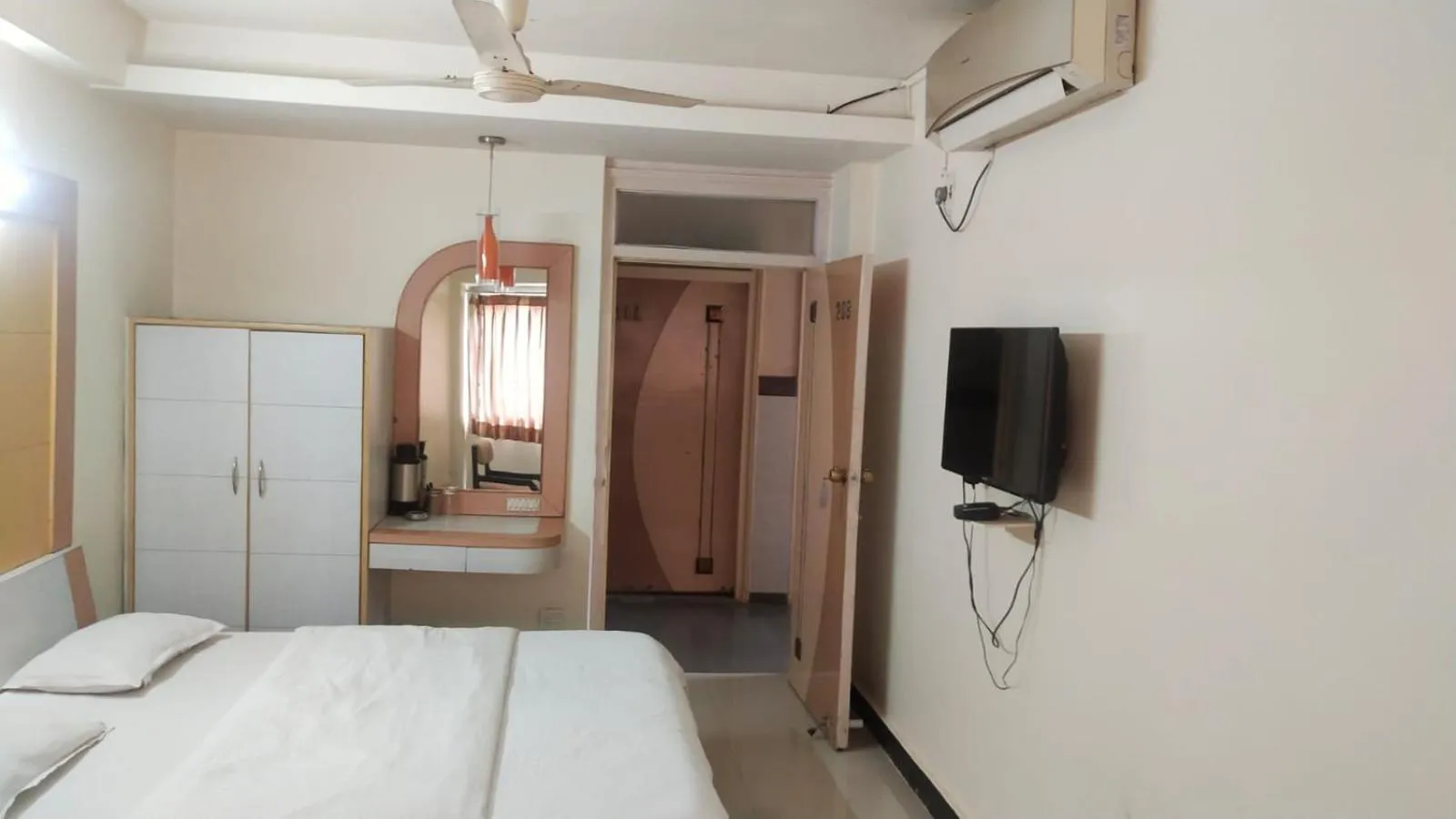 Bed in Hotel Vaishali