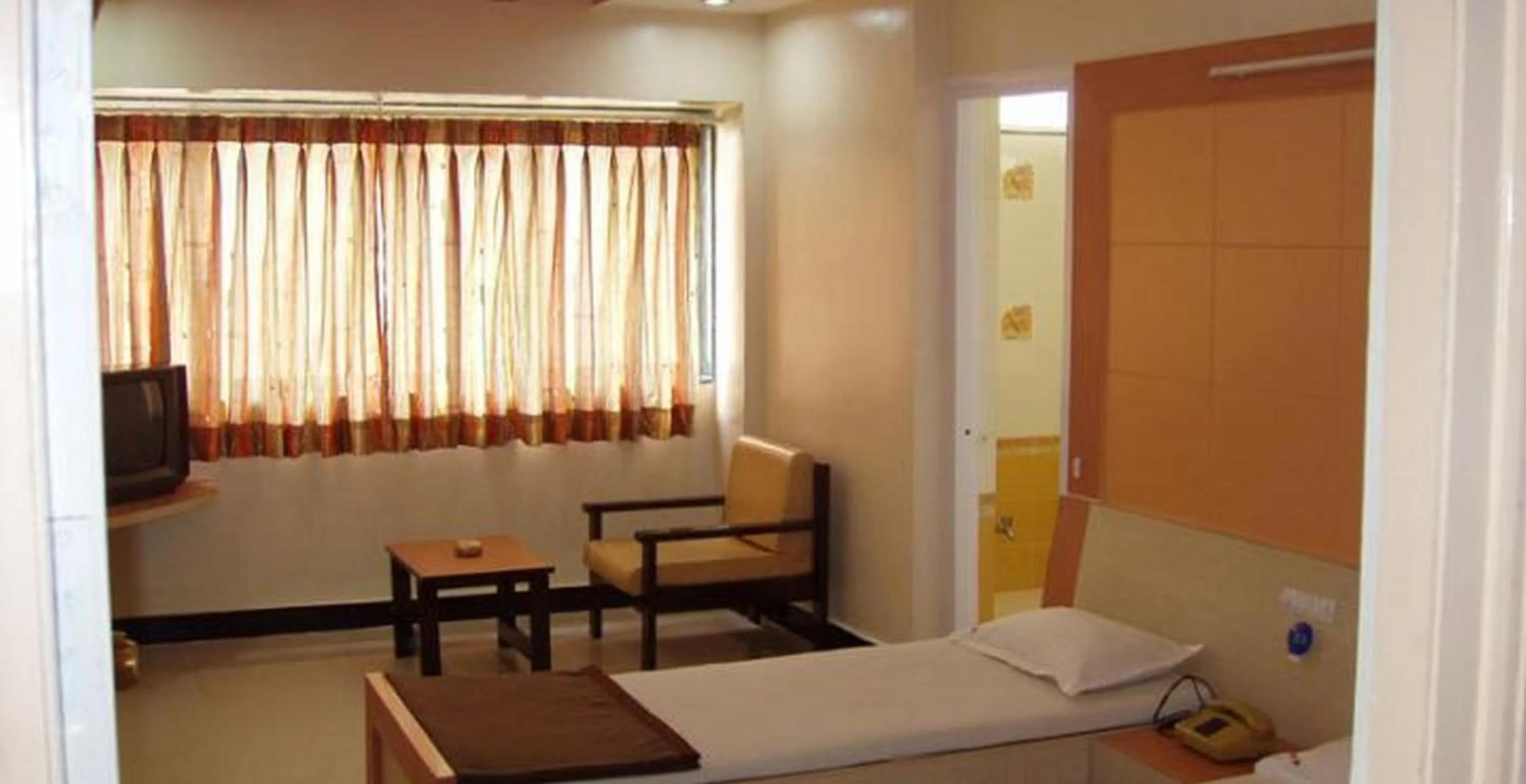 Seating area, Bed in Hotel Vaishali