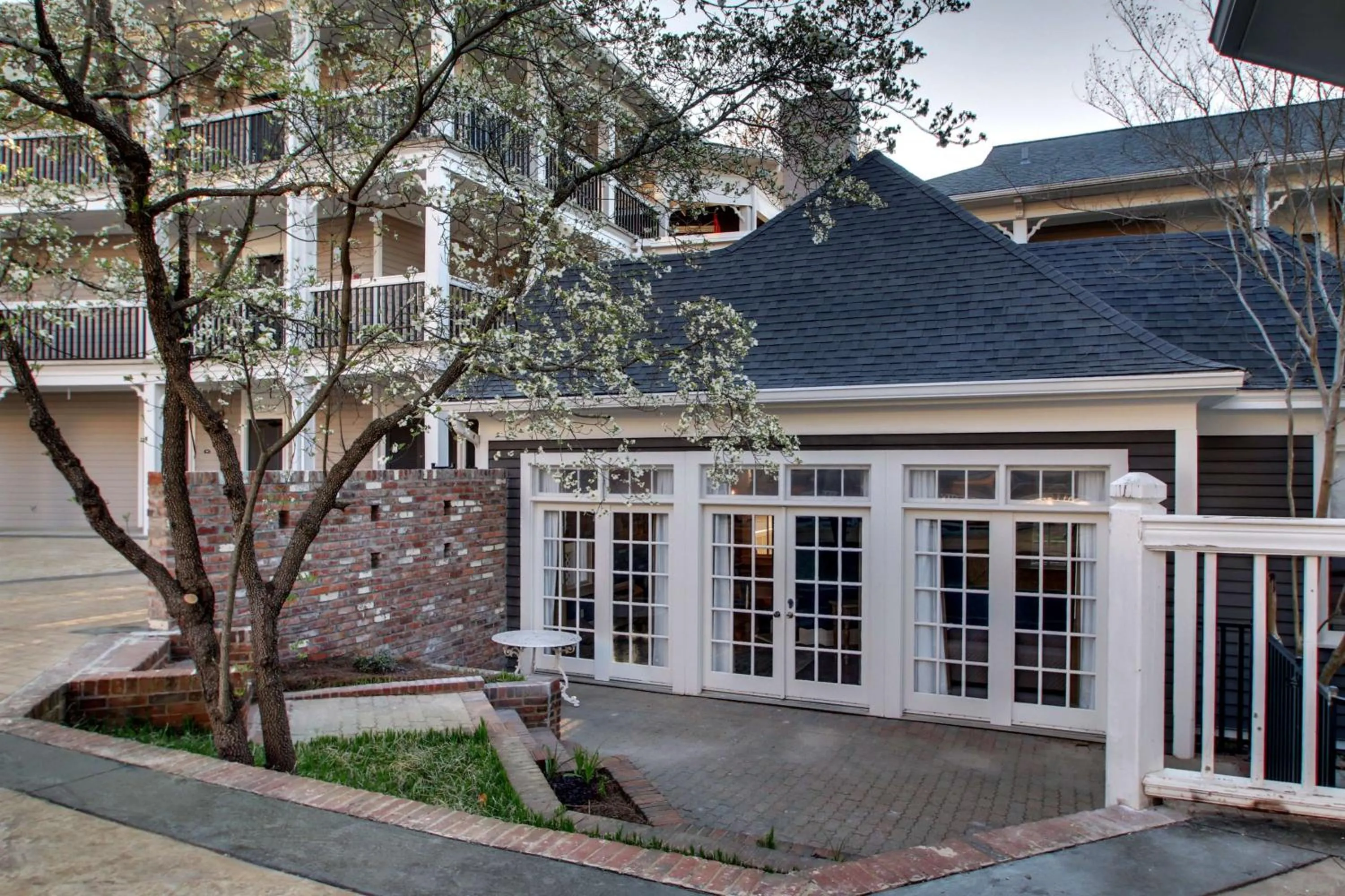 Property building in Hotel Finial BW Premier Collection Oxford - Anniston