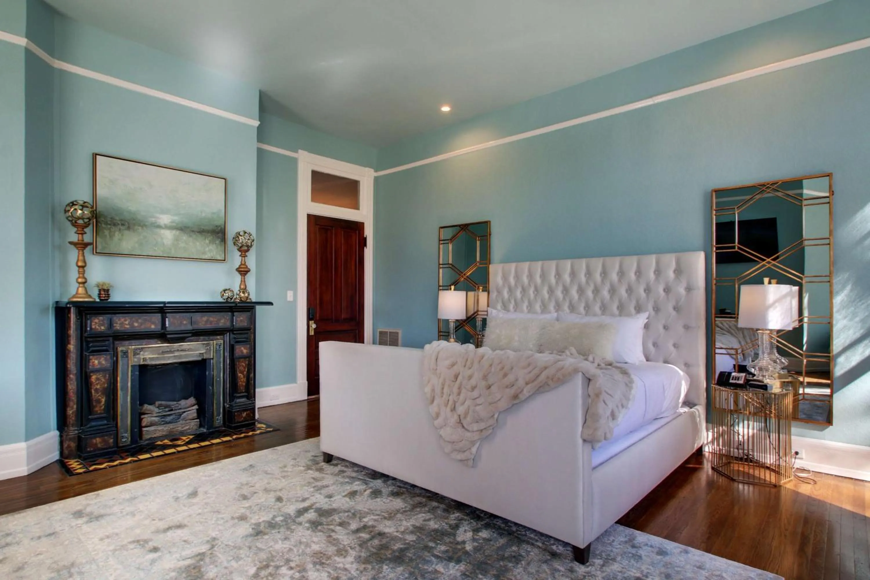 Photo of the whole room in Hotel Finial BW Premier Collection Oxford - Anniston