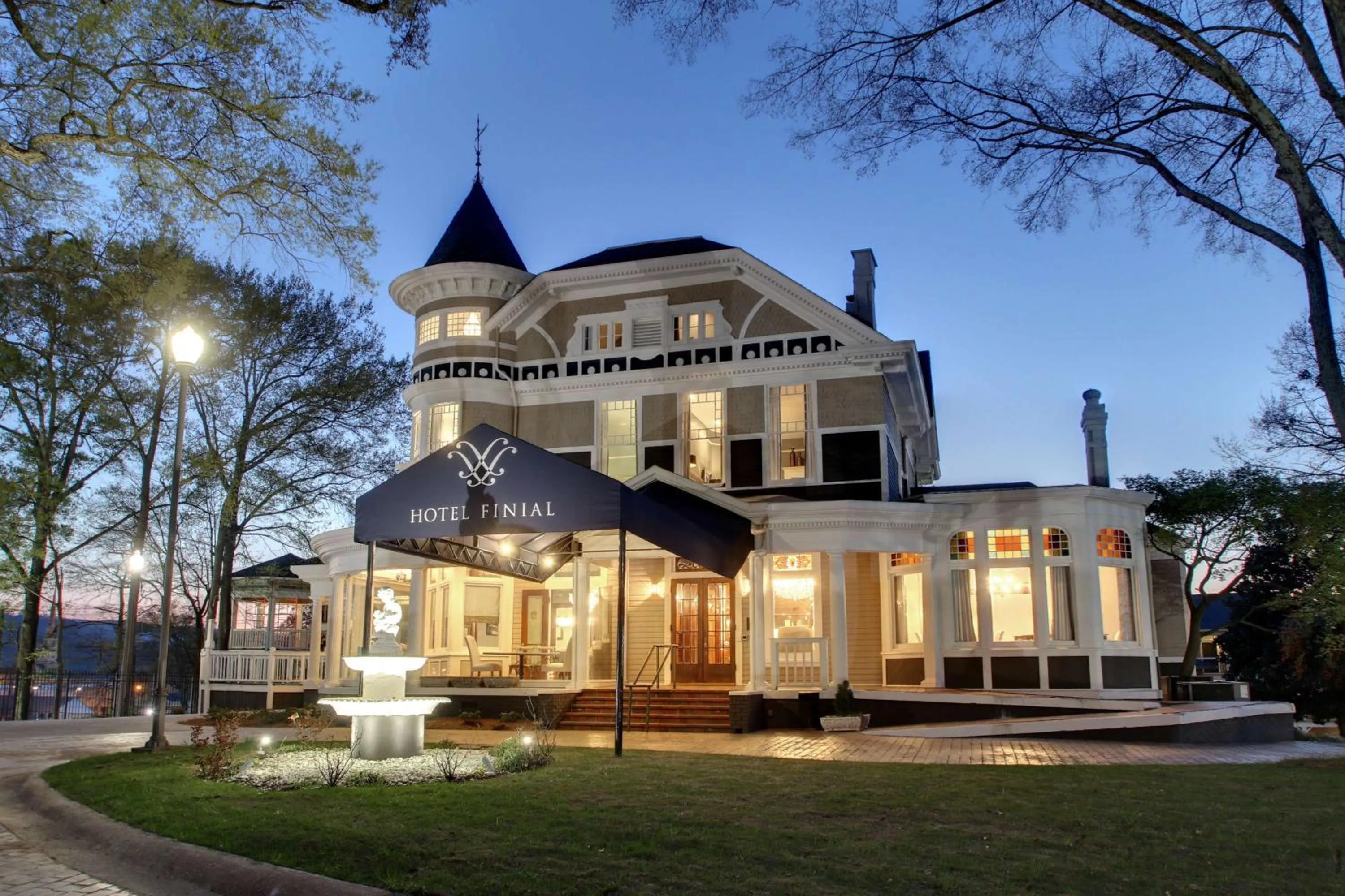 Property building in Hotel Finial BW Premier Collection Oxford - Anniston