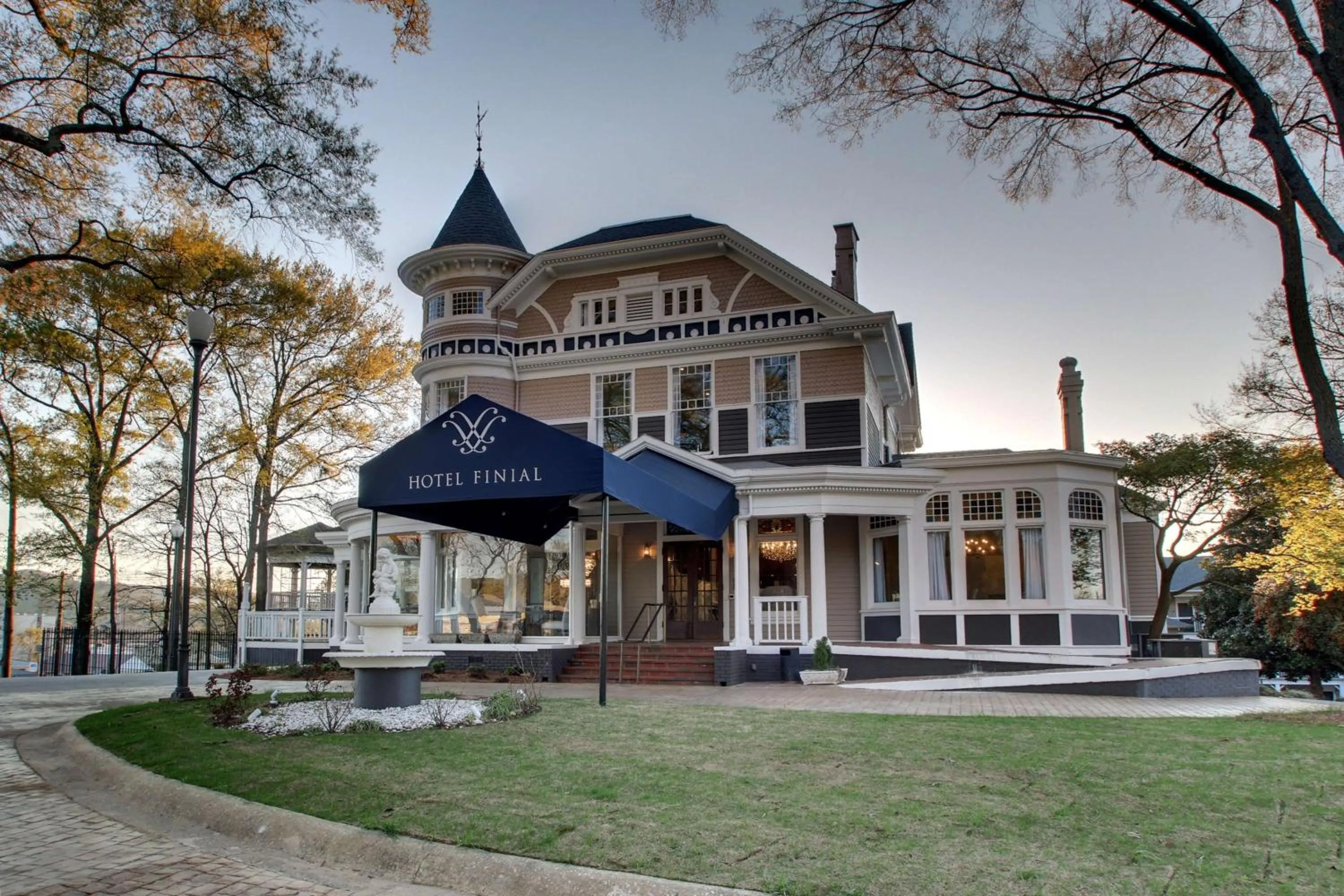 Property building in Hotel Finial BW Premier Collection Oxford - Anniston