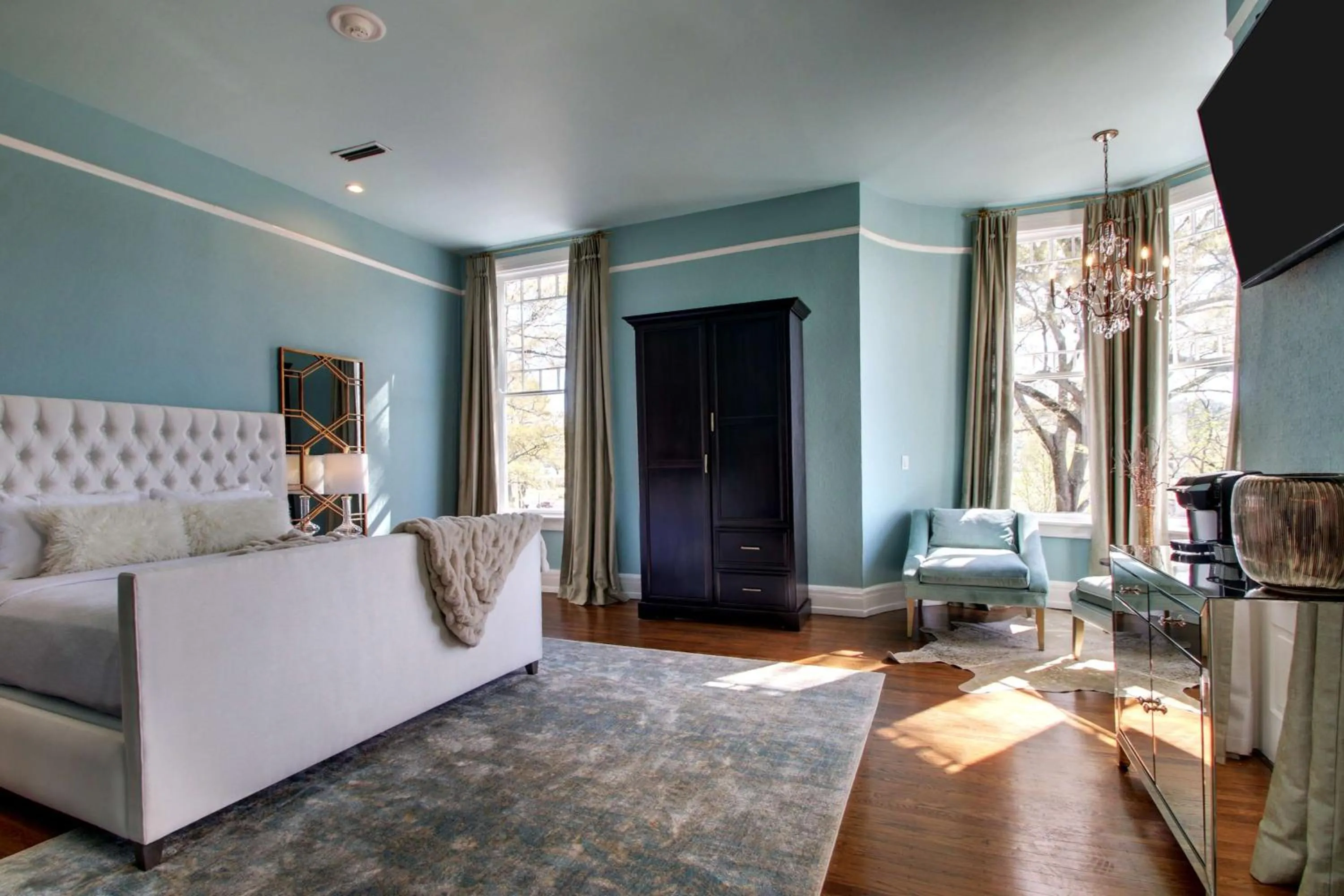 Photo of the whole room in Hotel Finial BW Premier Collection Oxford - Anniston