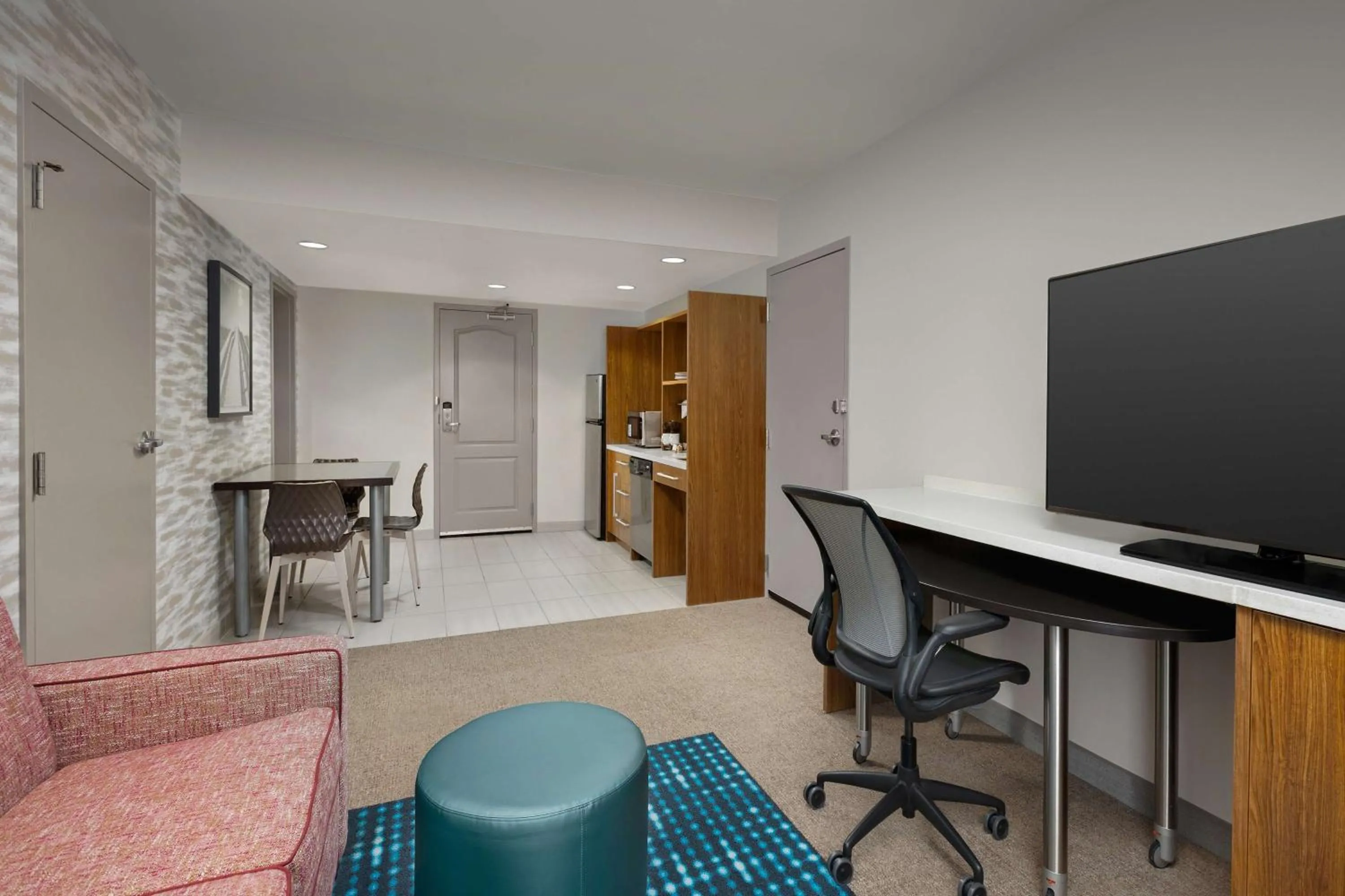 Kitchen or kitchenette in Home2 Suites by Hilton Jacksonville, NC