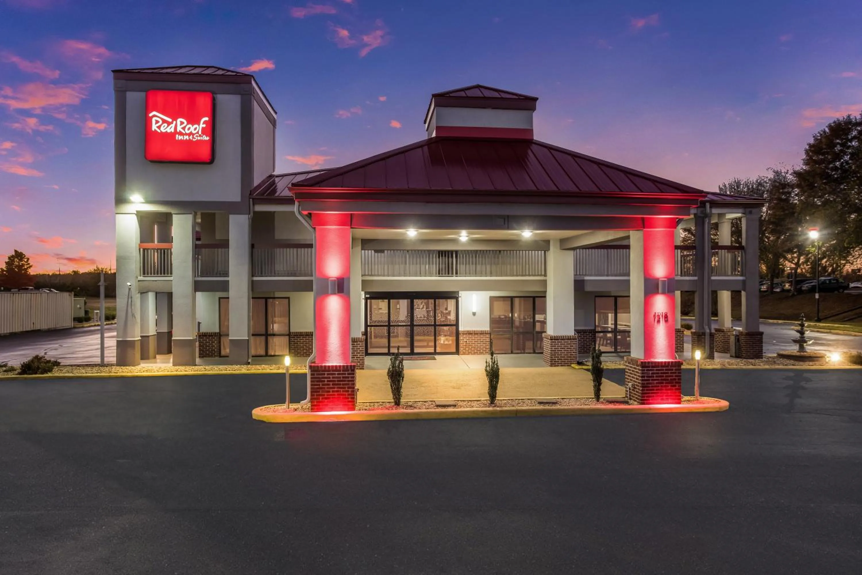 Property building in Red Roof Inn & Suites Athens, AL