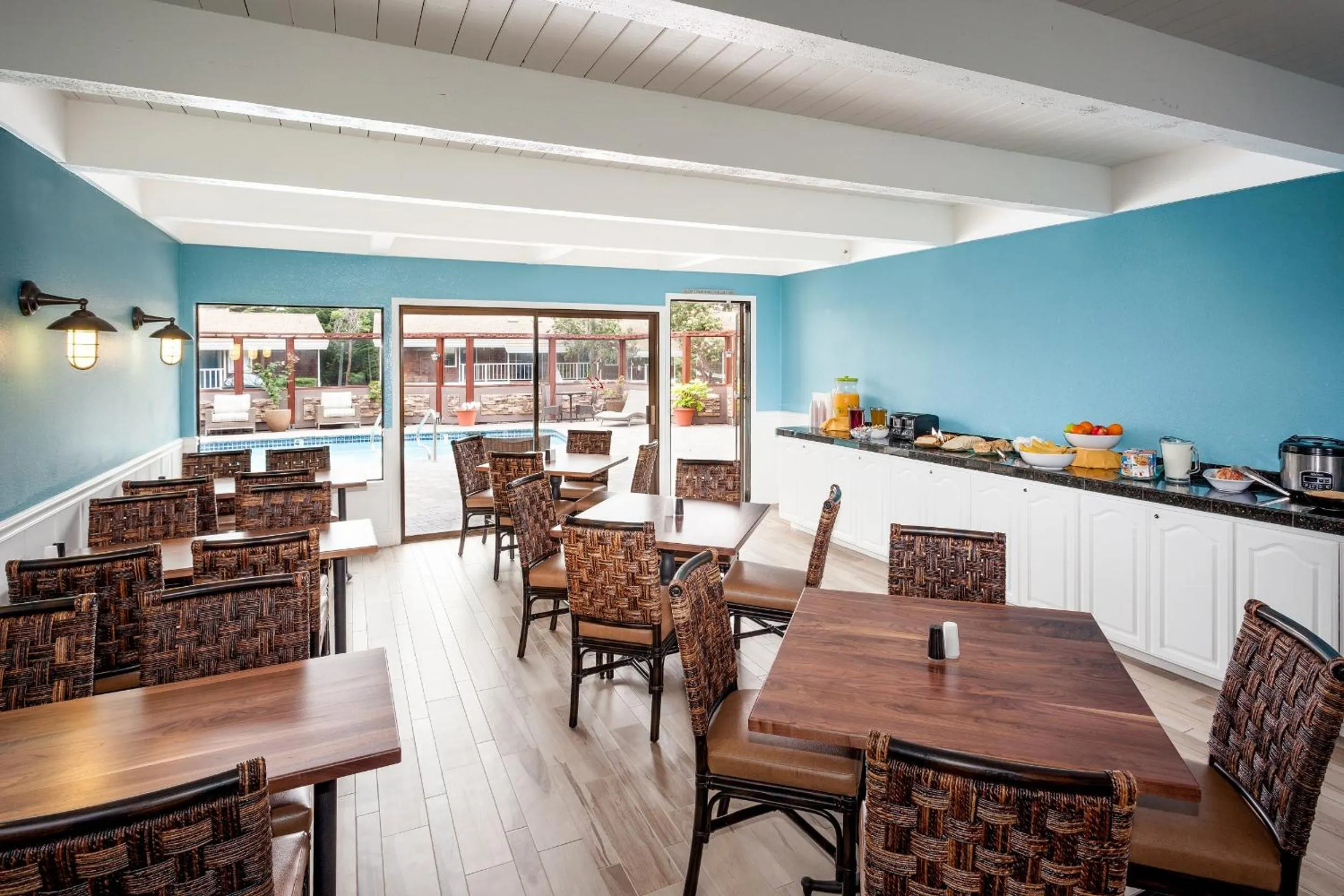 Continental breakfast in Lighthouse Lodge & Cottages