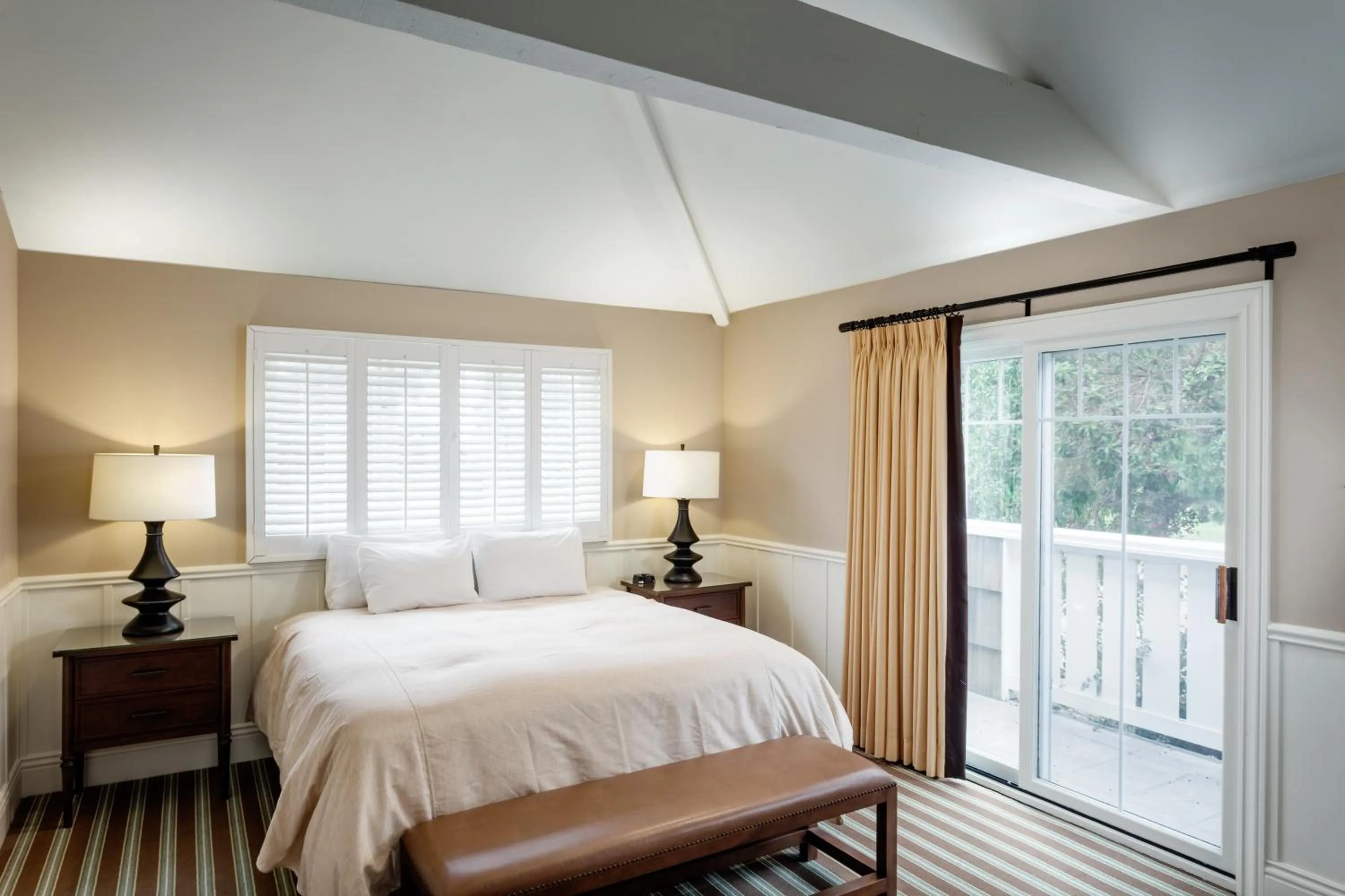 Bed in Lighthouse Lodge & Cottages