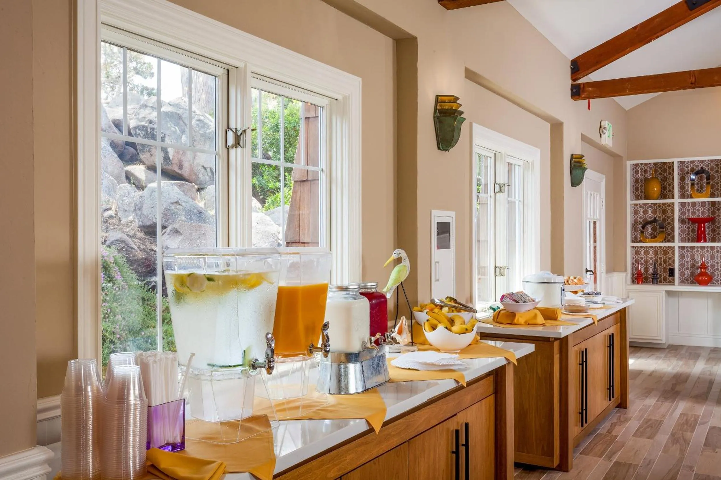 Breakfast in Lighthouse Lodge & Cottages