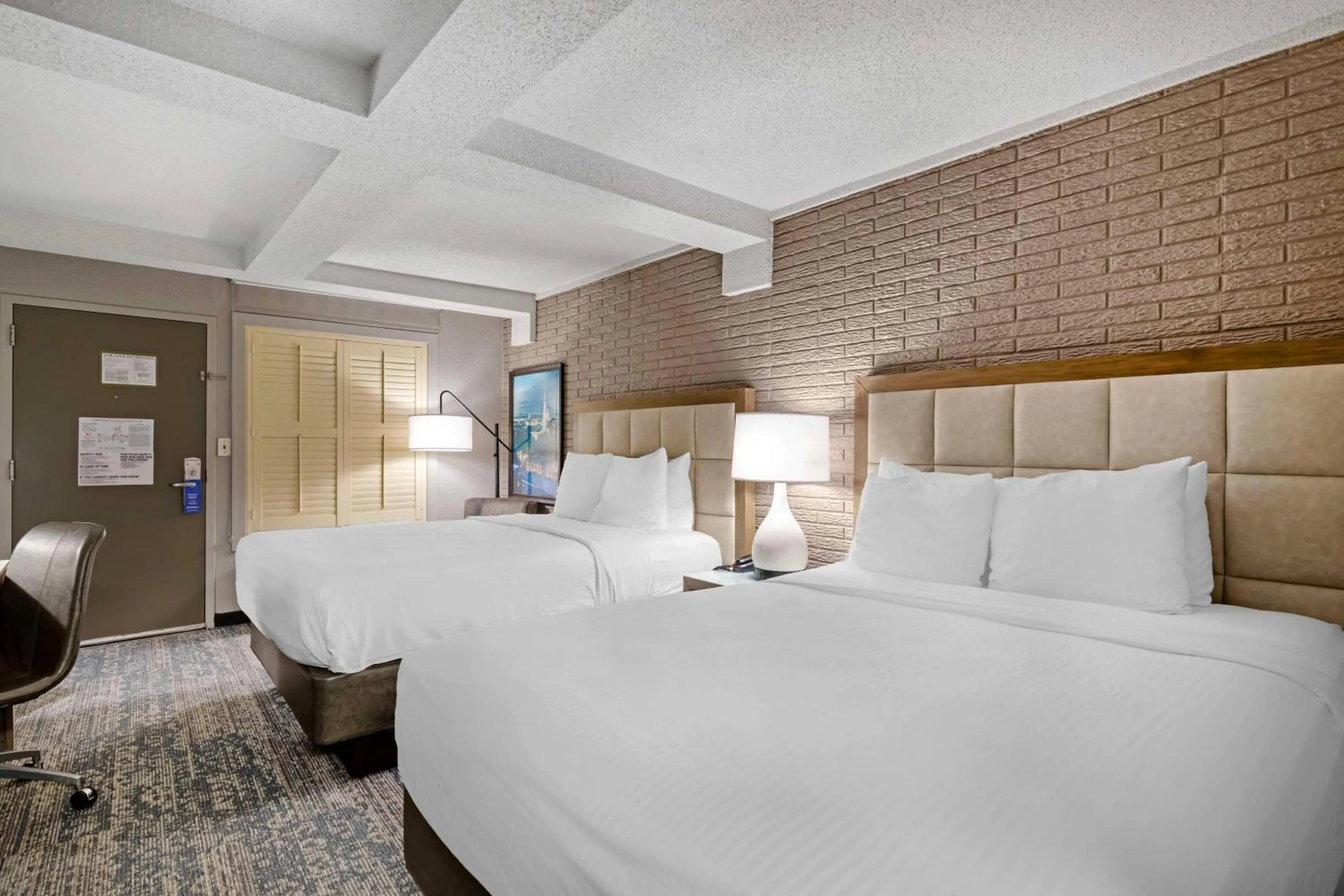 Bedroom, Bed in Best Western Savannah Historic District