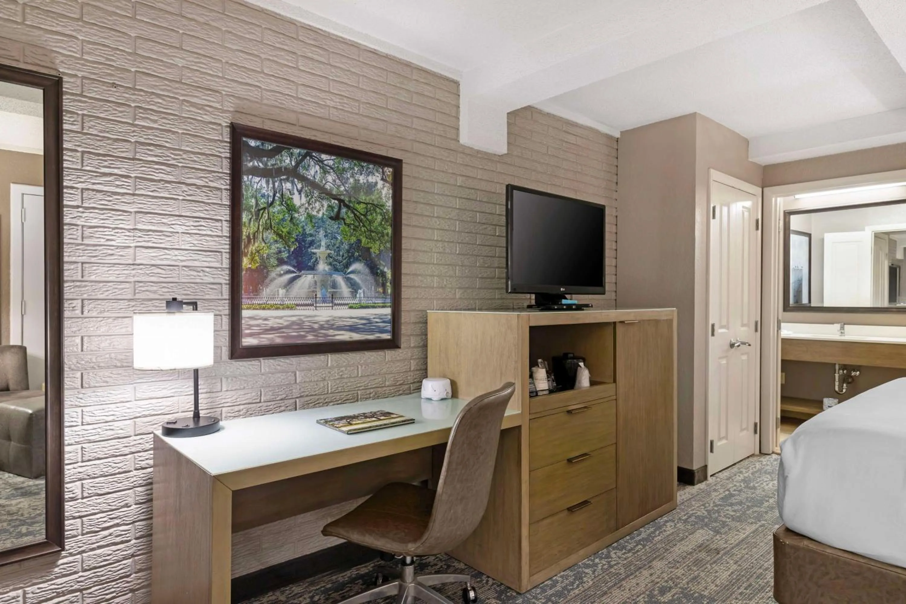 Bedroom, Bed in Best Western Savannah Historic District