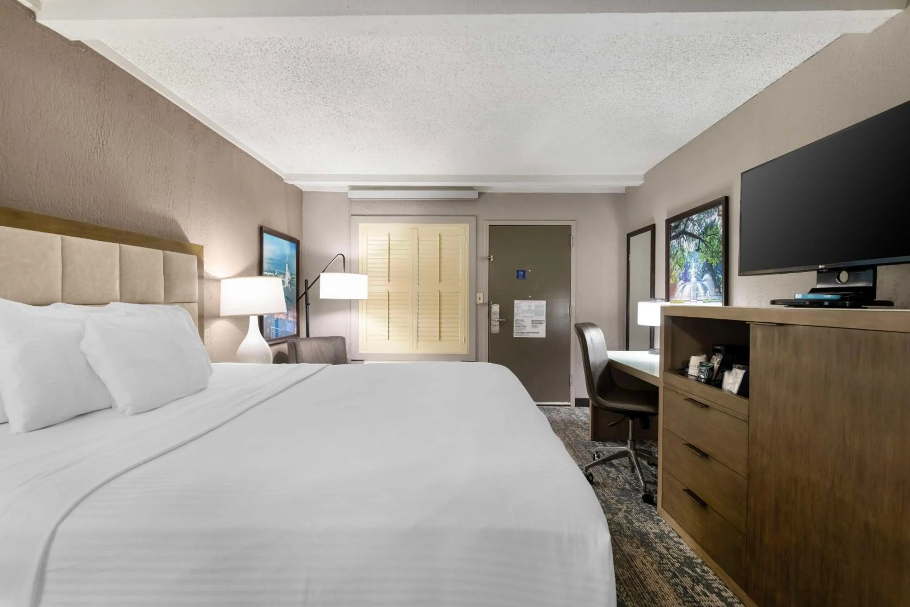 Bedroom, Bed in Best Western Savannah Historic District