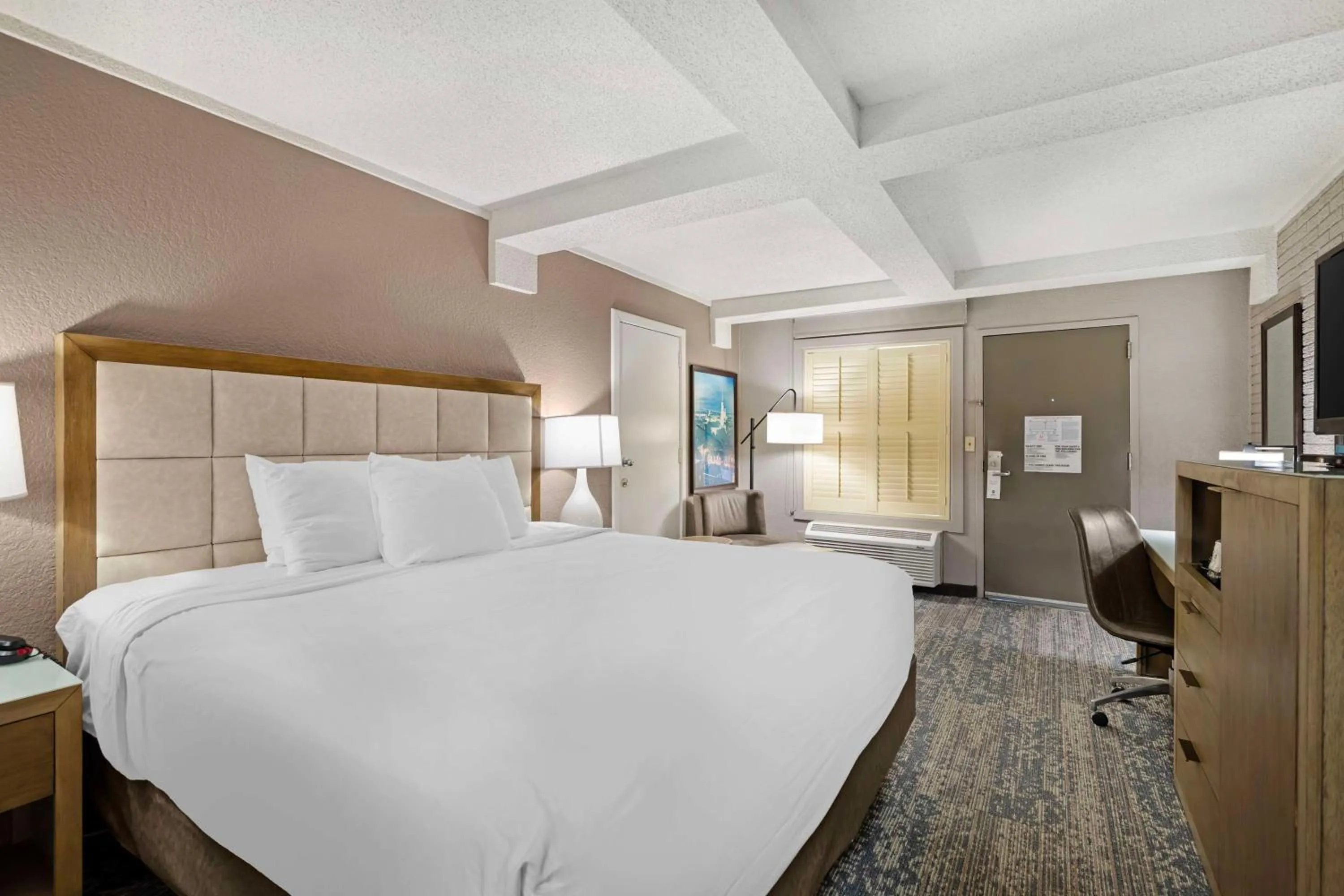 Bedroom, Bed in Best Western Savannah Historic District