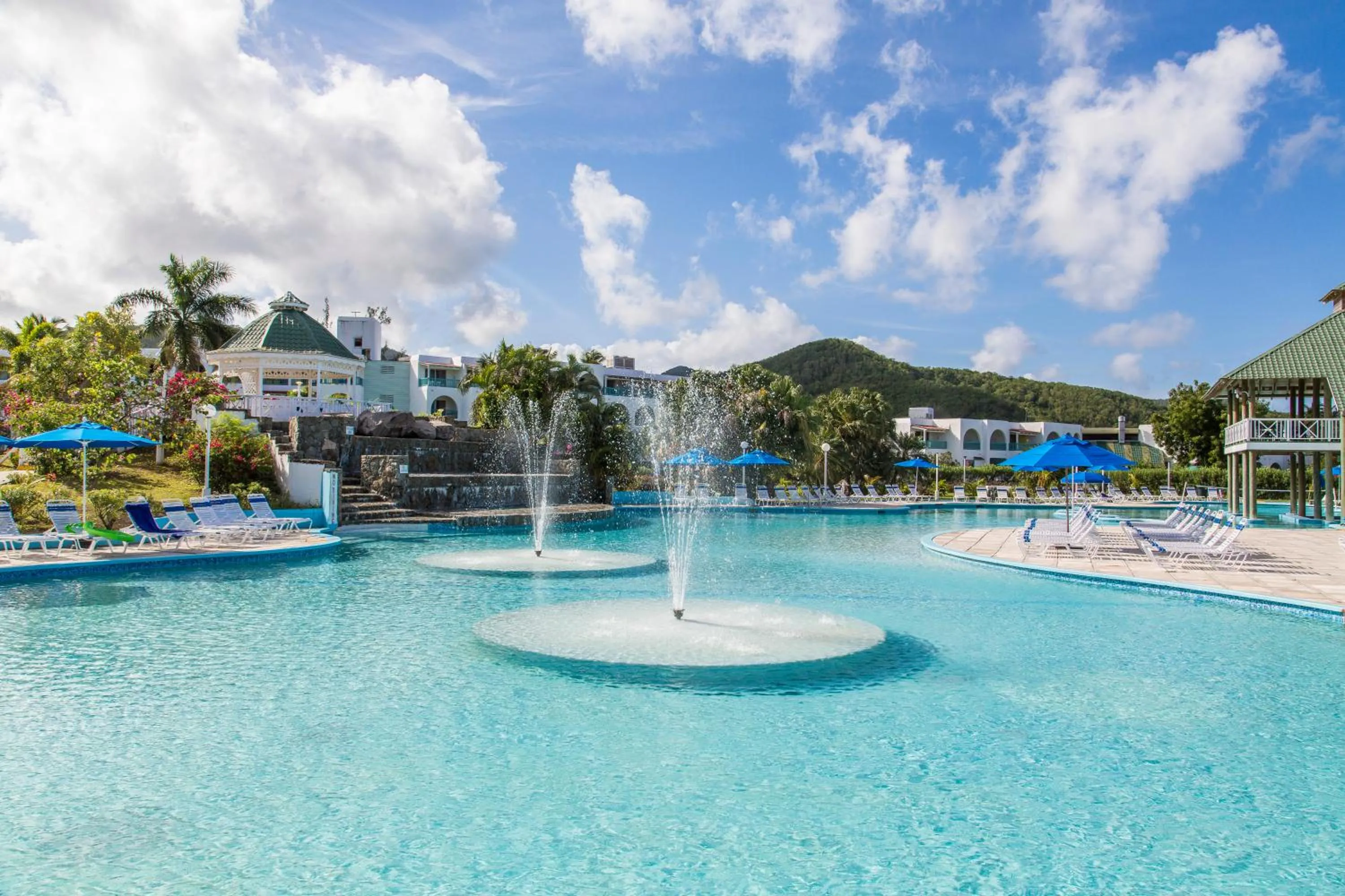 Swimming pool in Jolly Beach Antigua - All Inclusive