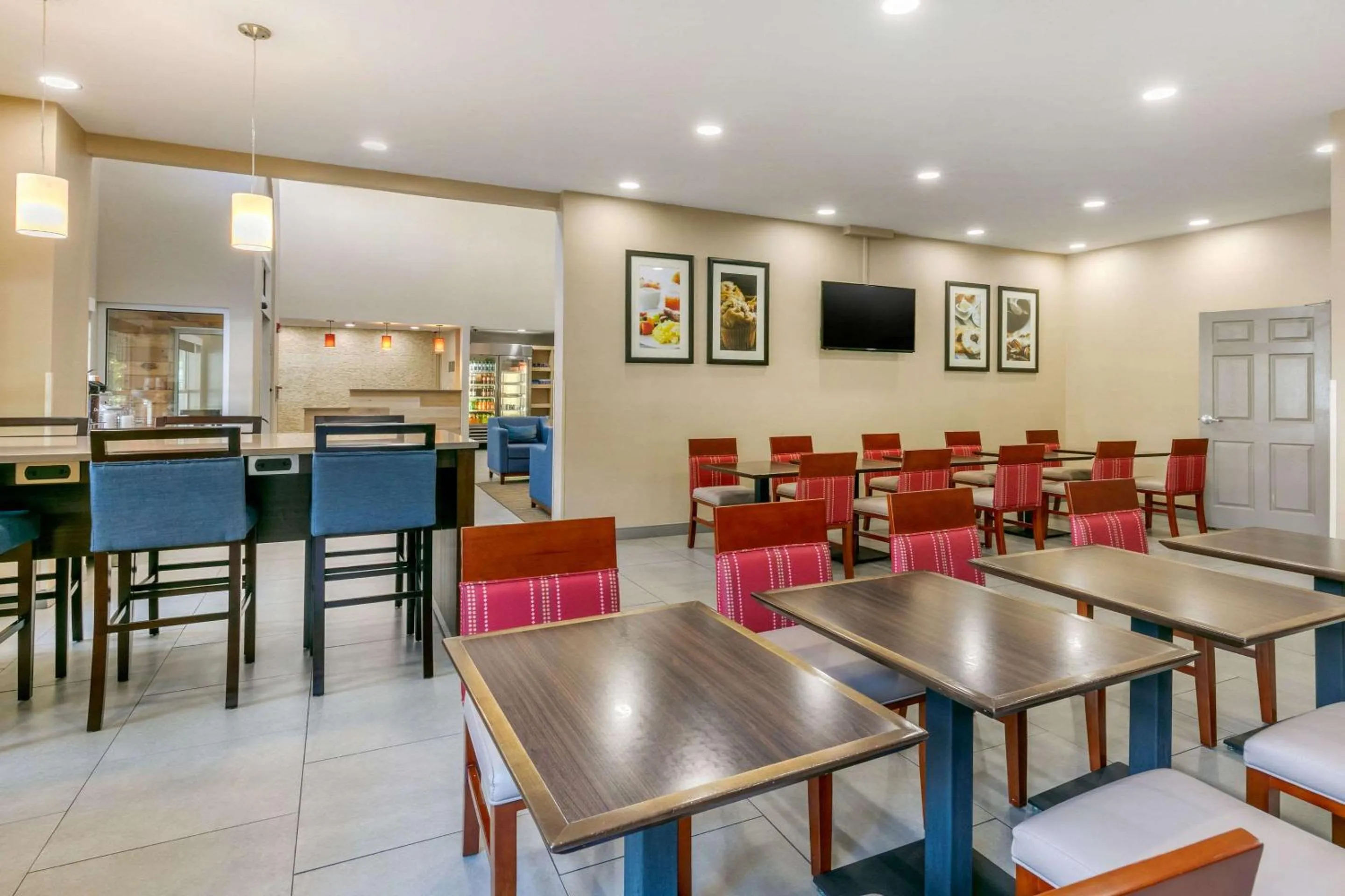 Restaurant/places to eat in Comfort Inn & Suites Nashville Franklin Cool Springs