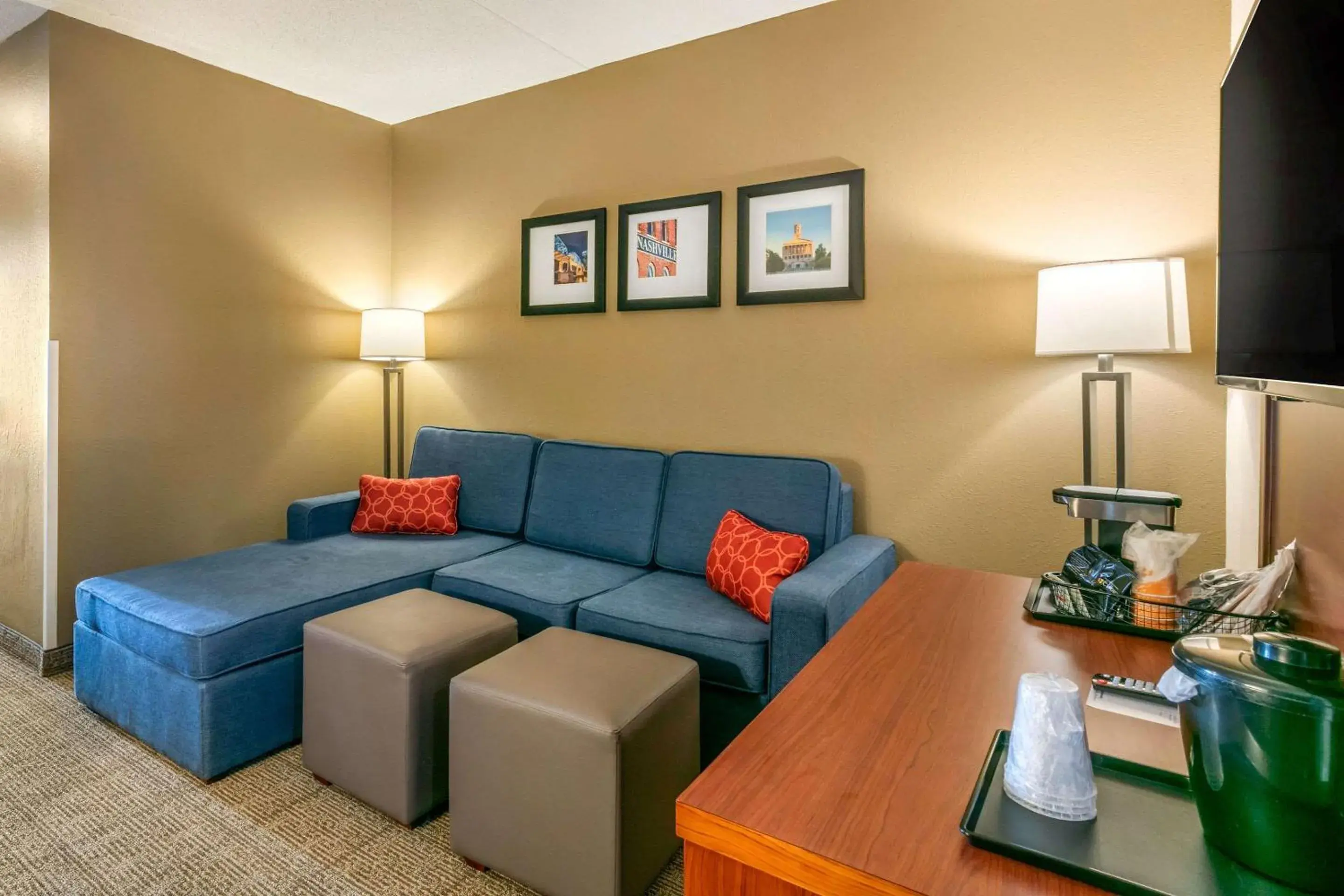 King Suite with Sofa Bed - Non-Smoking in Comfort Inn & Suites Nashville Franklin Cool Springs King Suite with Sofa Bed - Non-Smoking in Comfort Inn & Suites Nashville Franklin Cool Springs