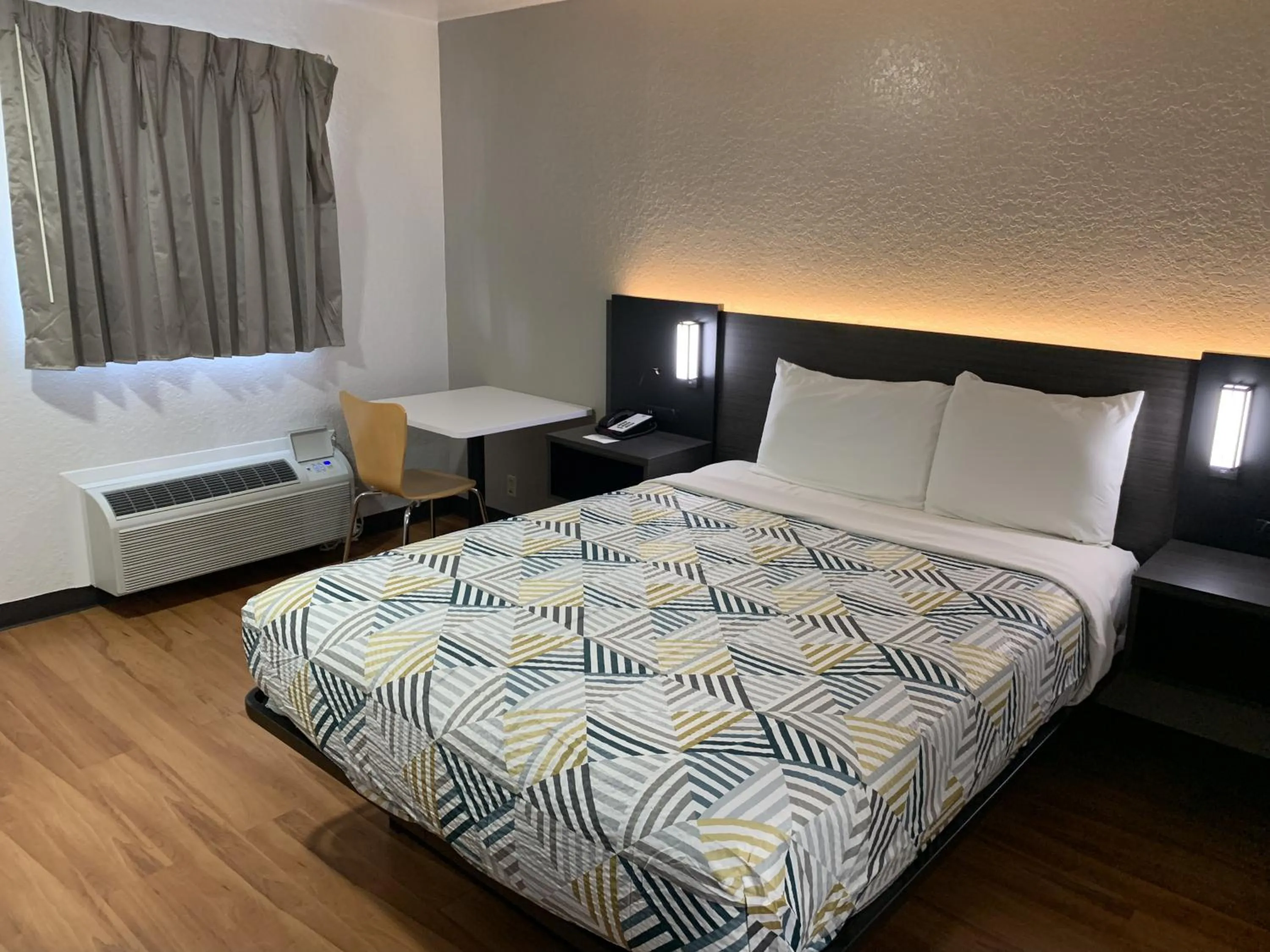 Bedroom, Bed in Motel 6-Atlanta, TX