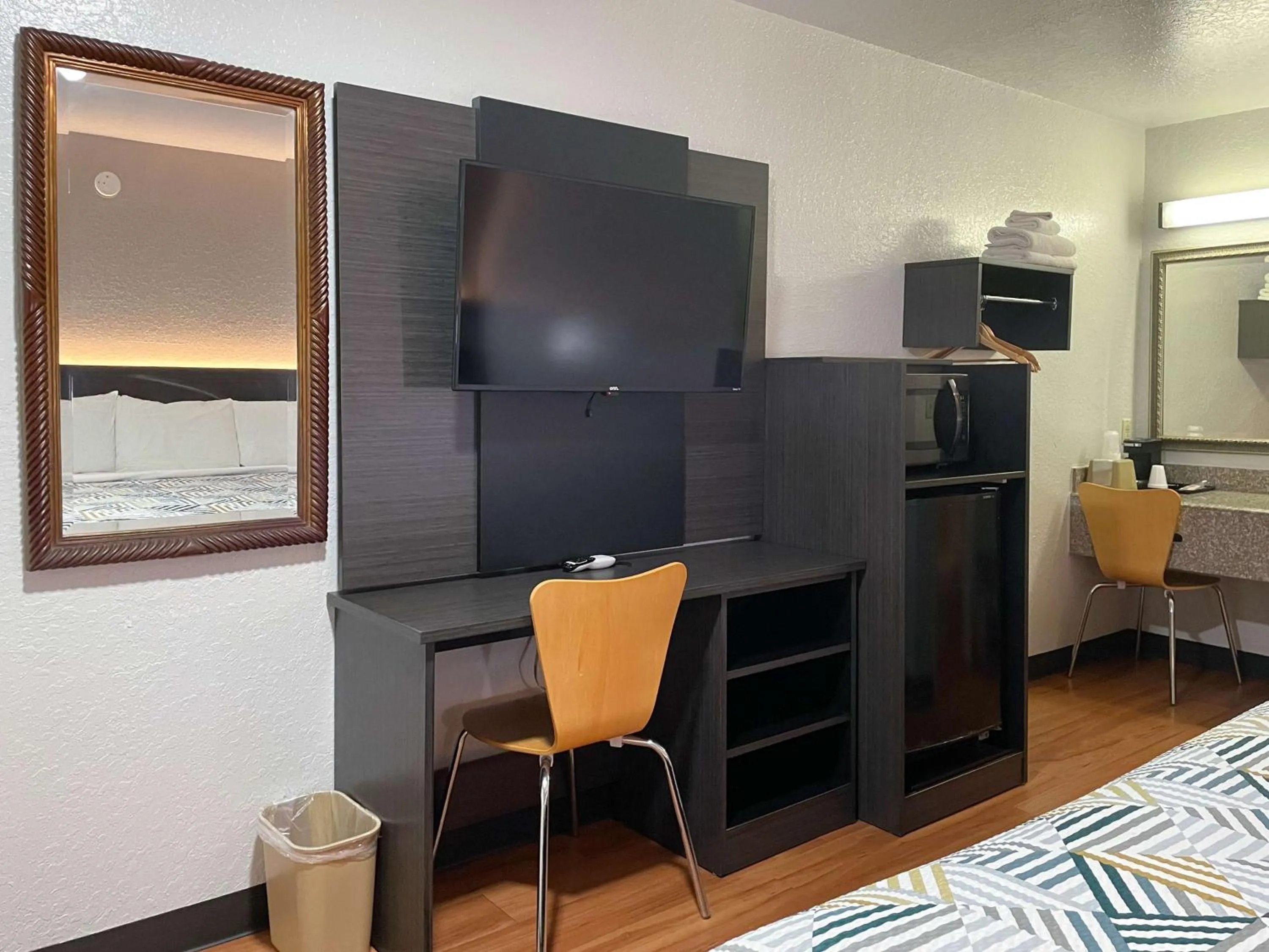 Bedroom in Motel 6-Atlanta, TX