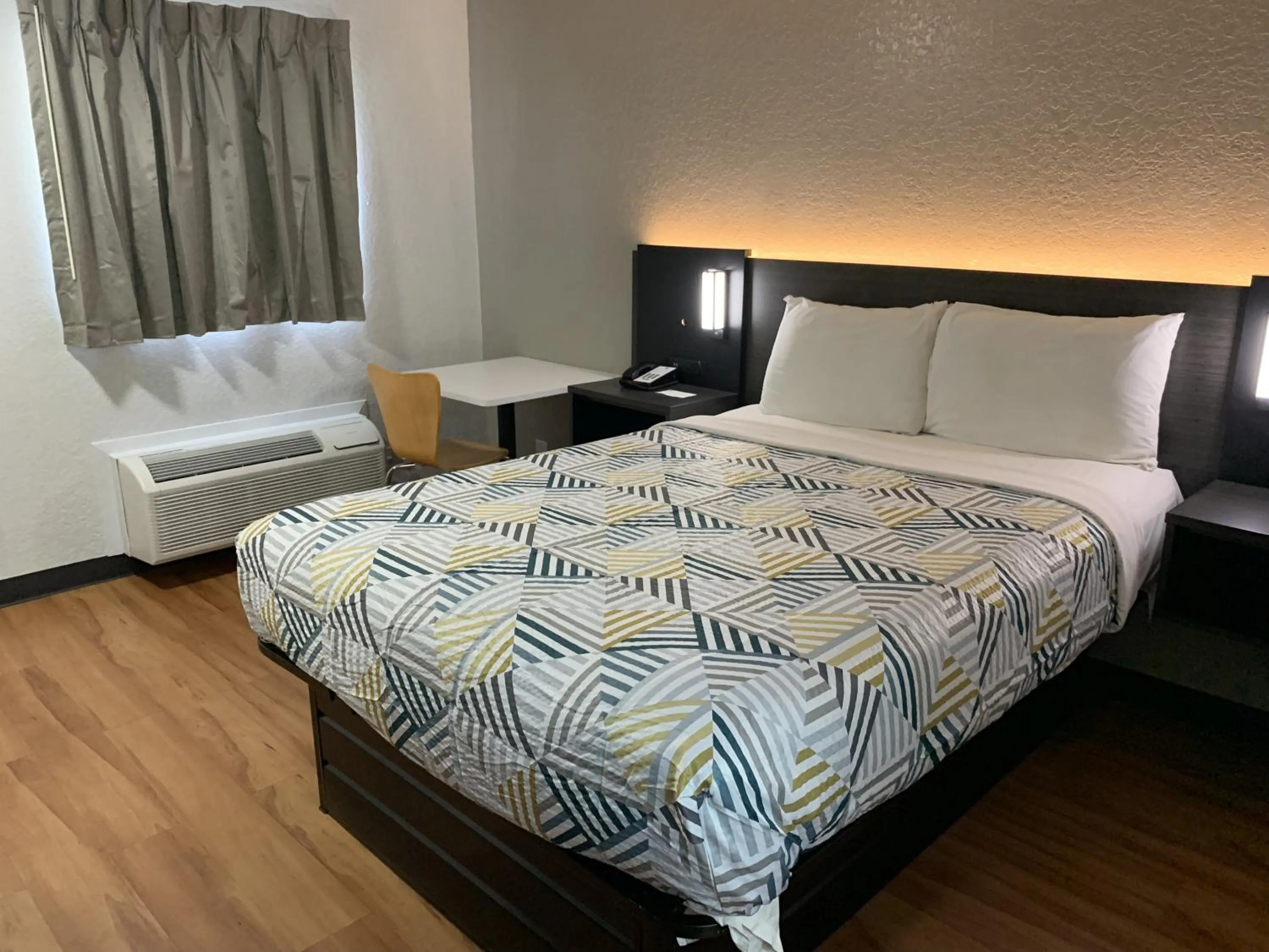 Bedroom, Bed in Motel 6-Atlanta, TX