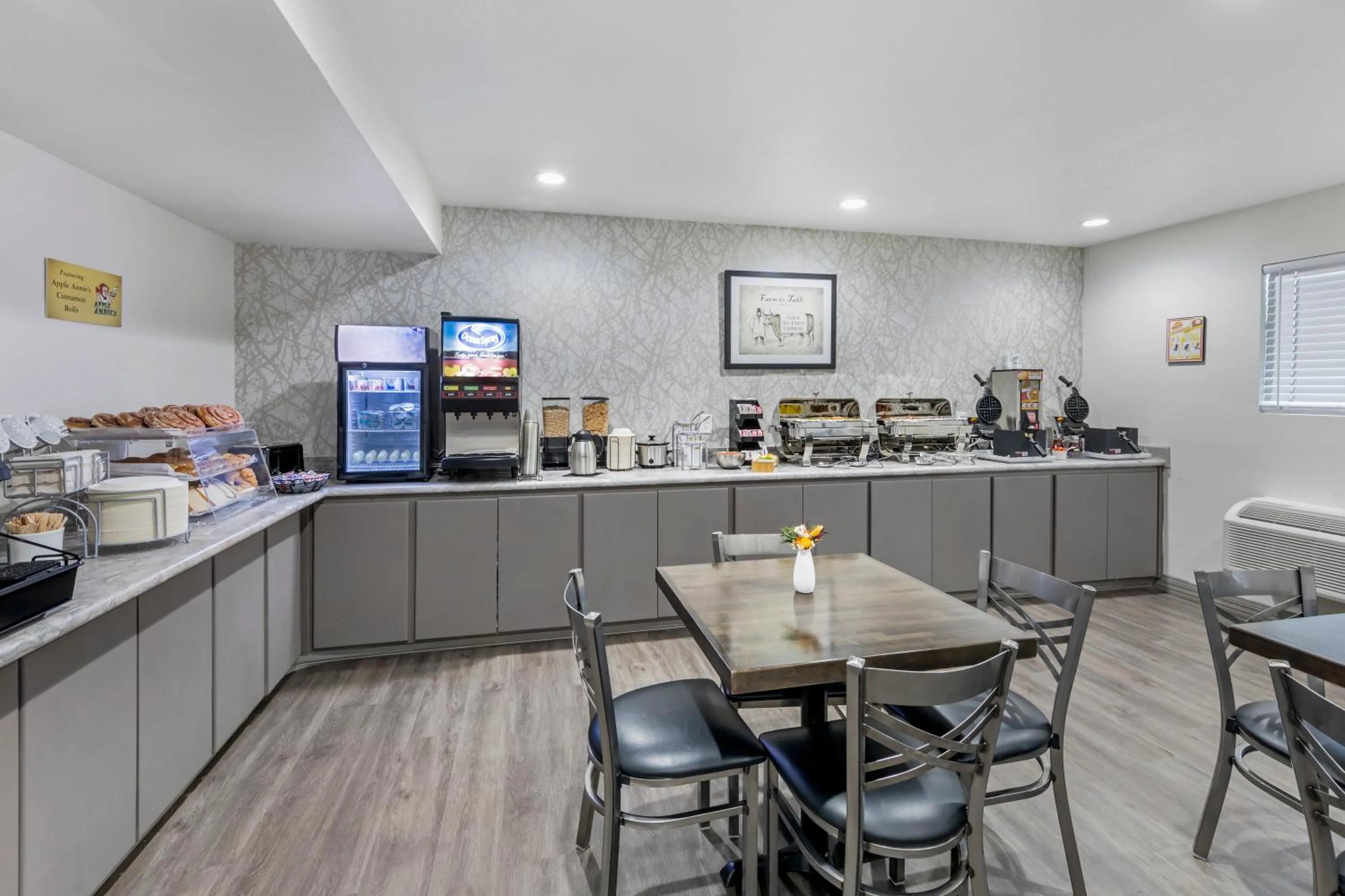 Breakfast in Hillstone Inn Tulare, an Ascend Collection Hotel