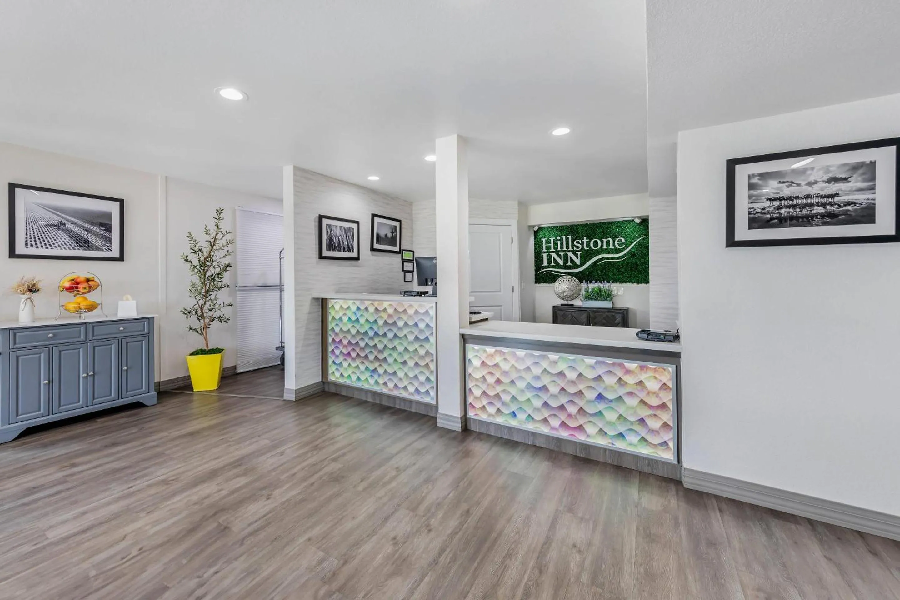 Lobby or reception in Hillstone Inn Tulare, an Ascend Collection Hotel