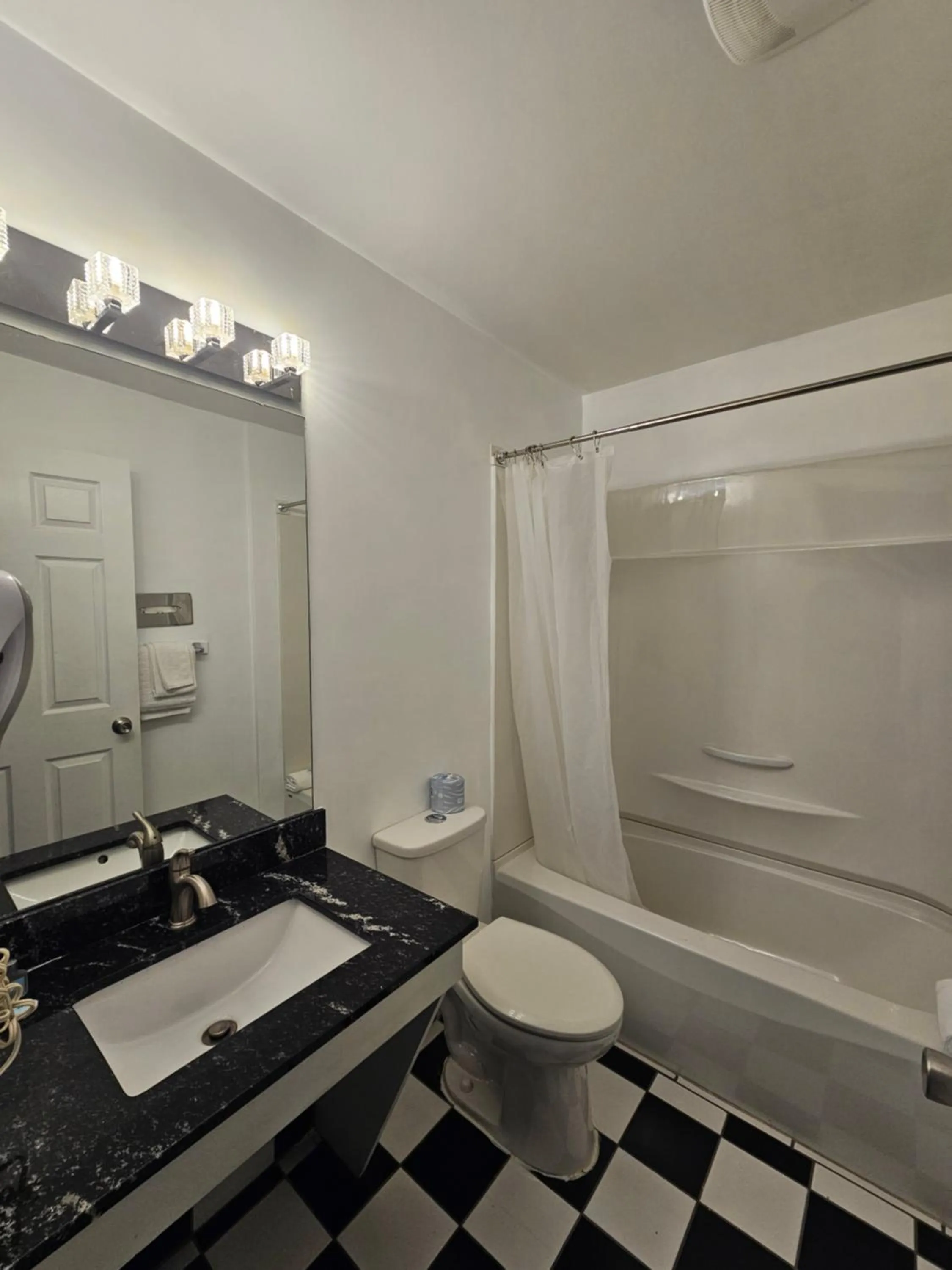 Toilet in Harbour Light Motel