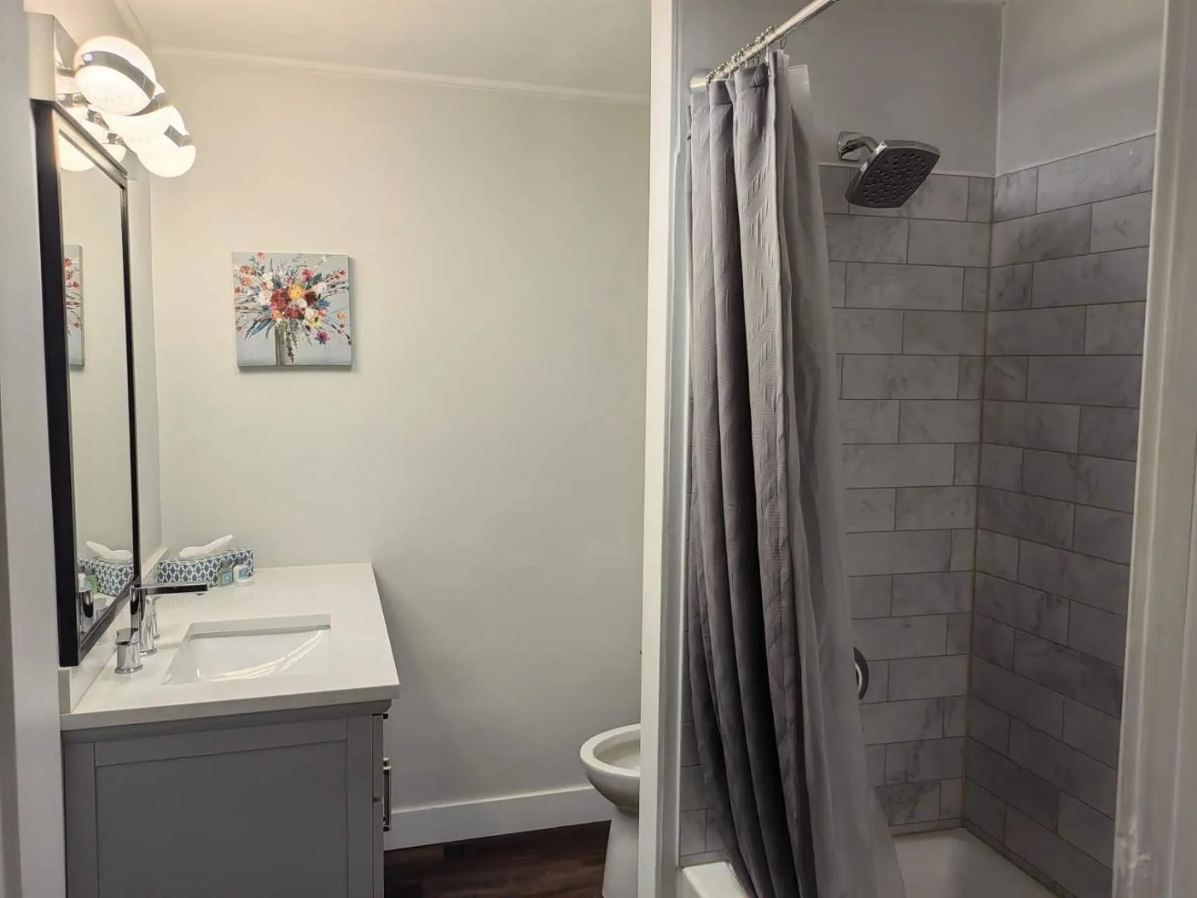 Shower in Harbour Light Motel