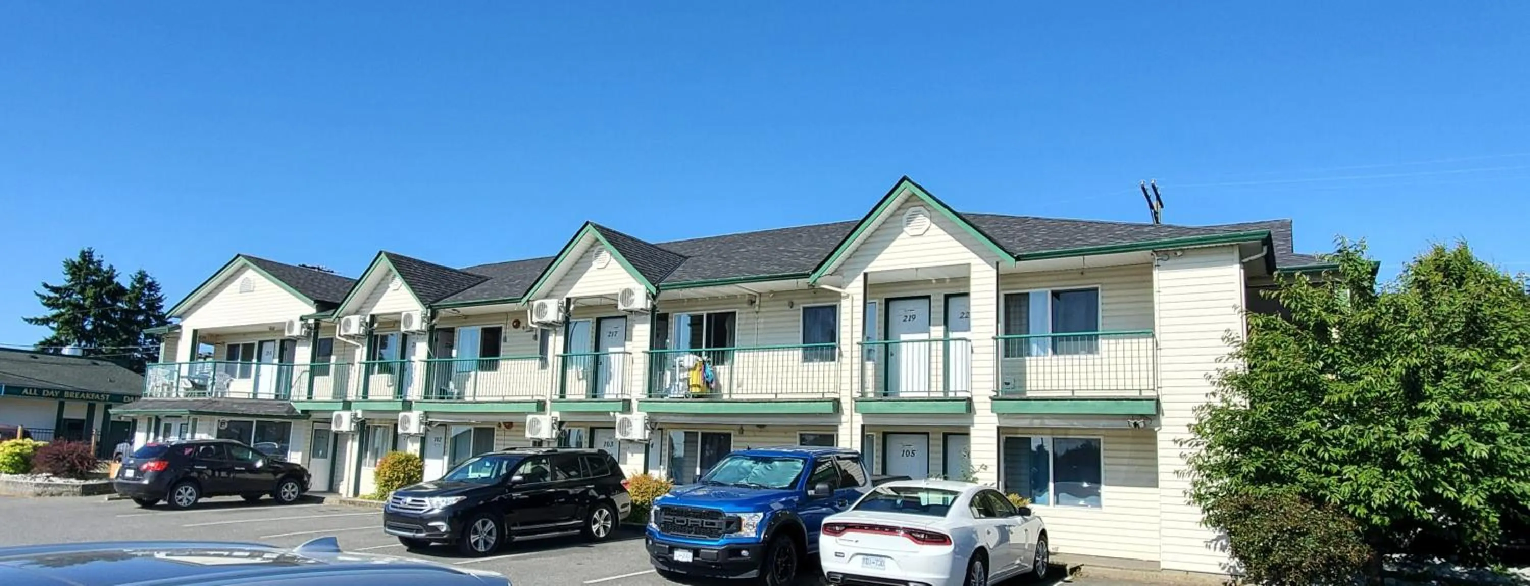 Property building in Harbour Light Motel