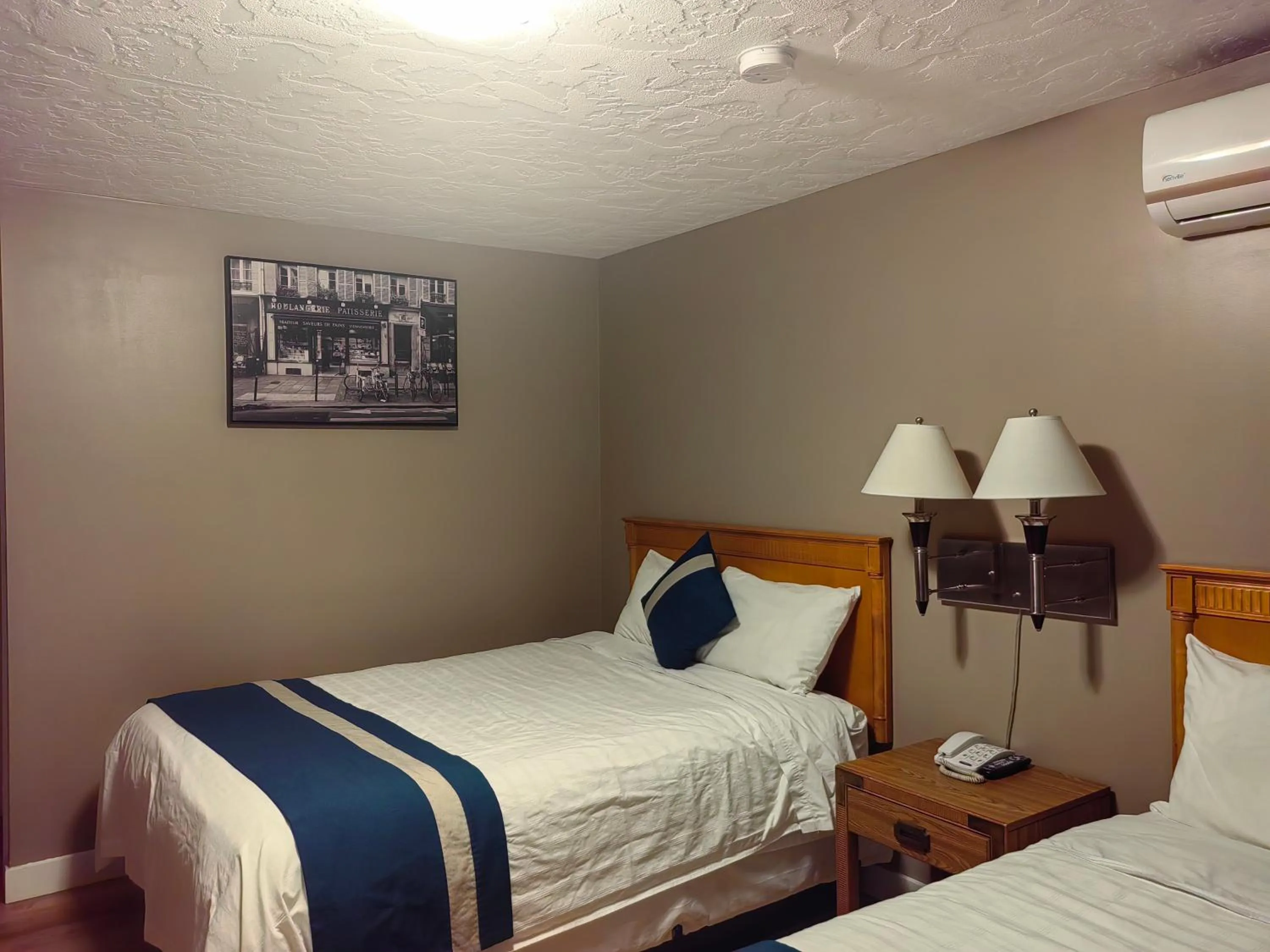 Bedroom, Bed in Harbour Light Motel