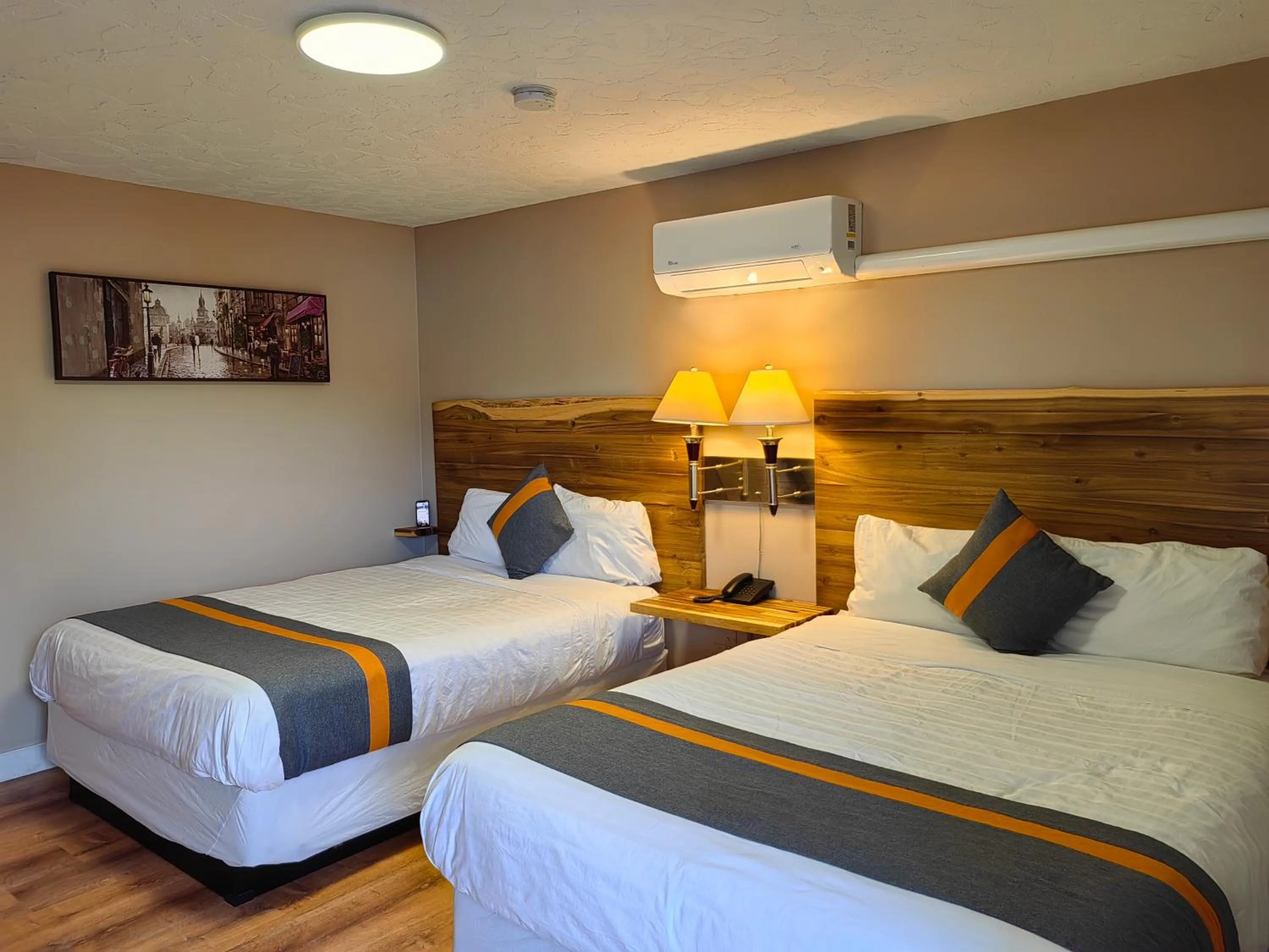 Photo of the whole room, Bed in Harbour Light Motel