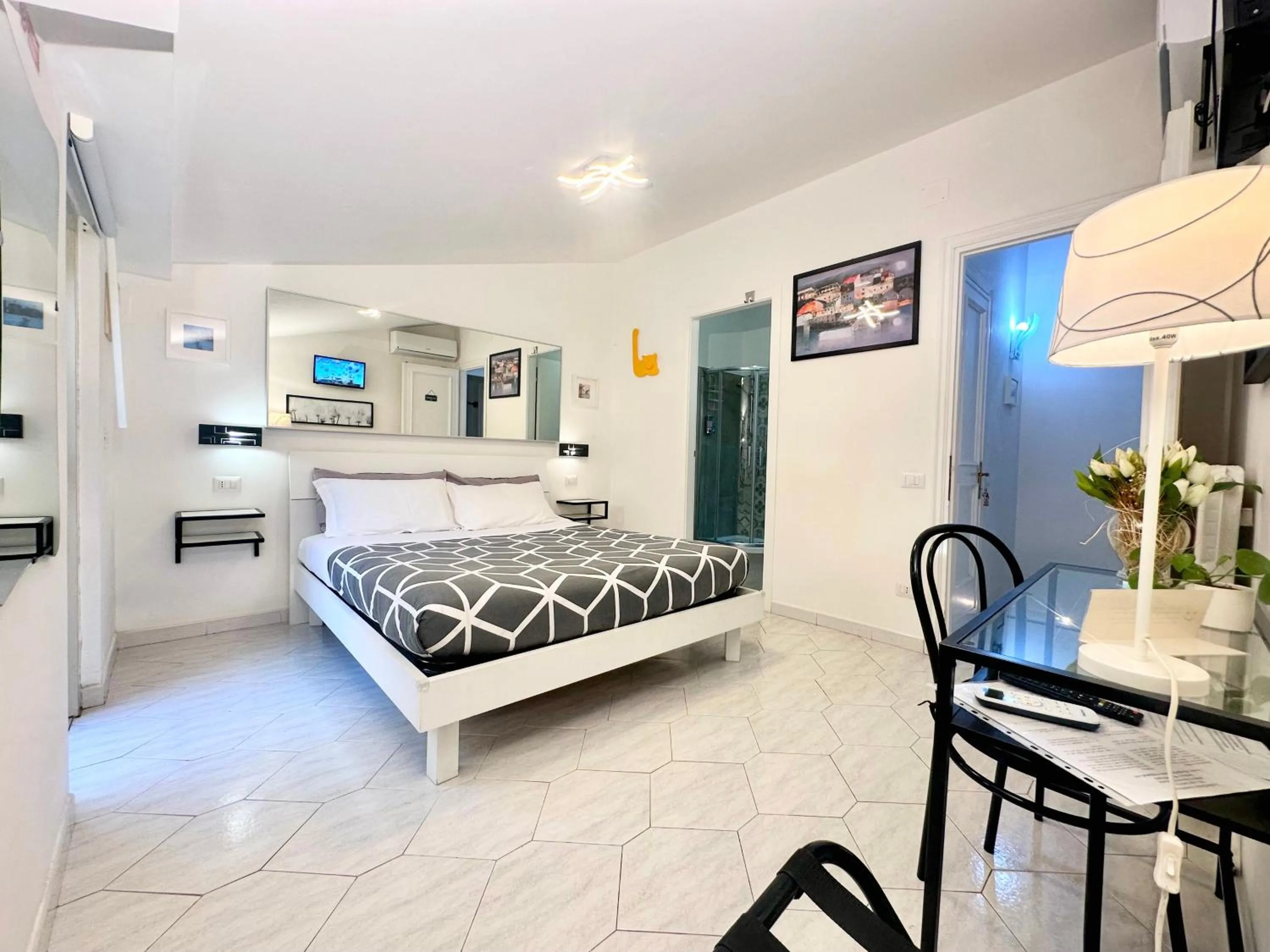 Seating area, Bed in Il BorGhetto Guest House