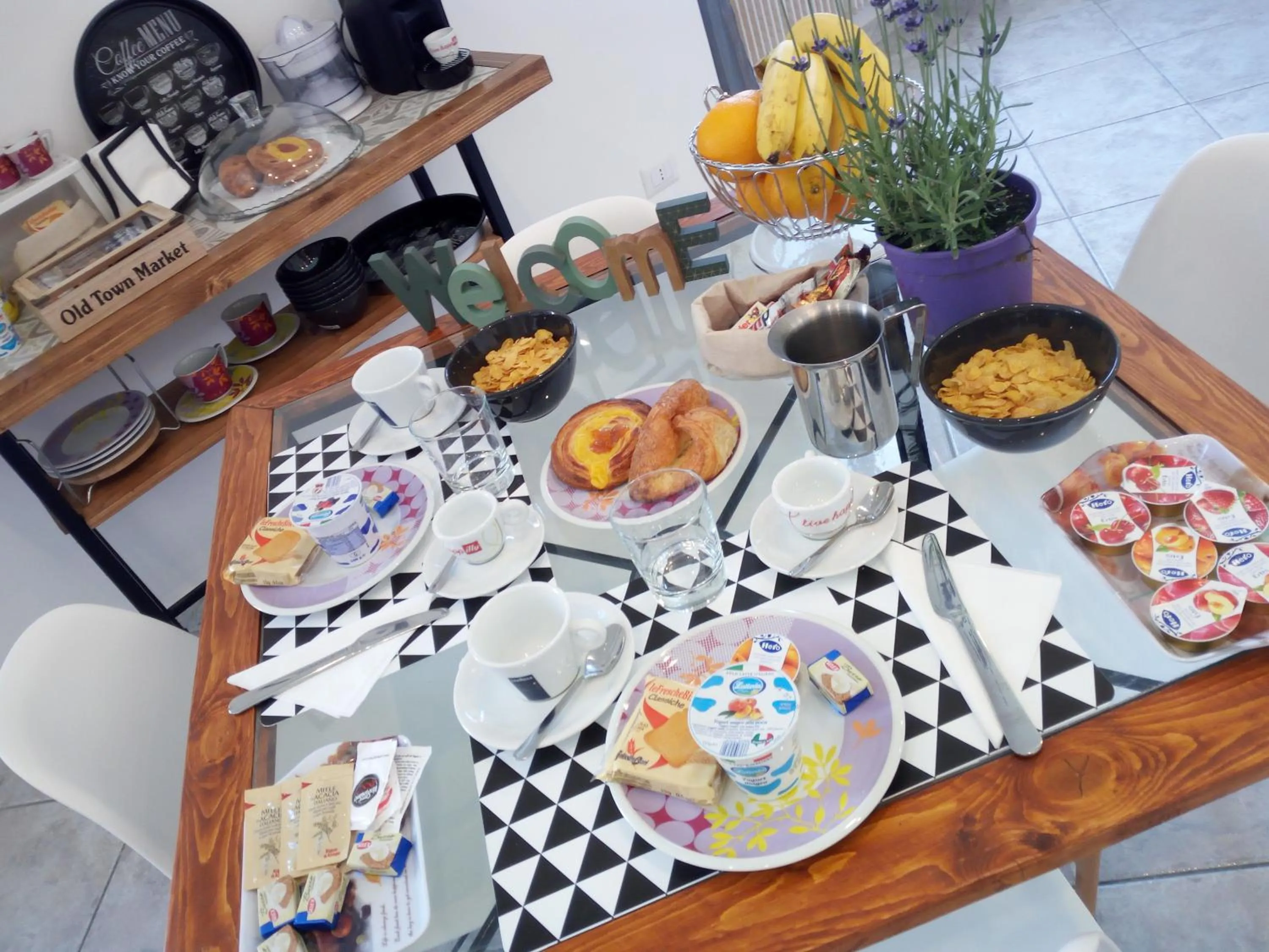 Communal lounge/ TV room in Il BorGhetto Guest House