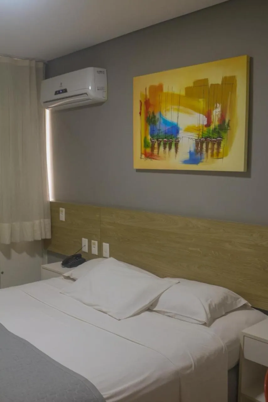 Bed in Hotel Três Caravelas