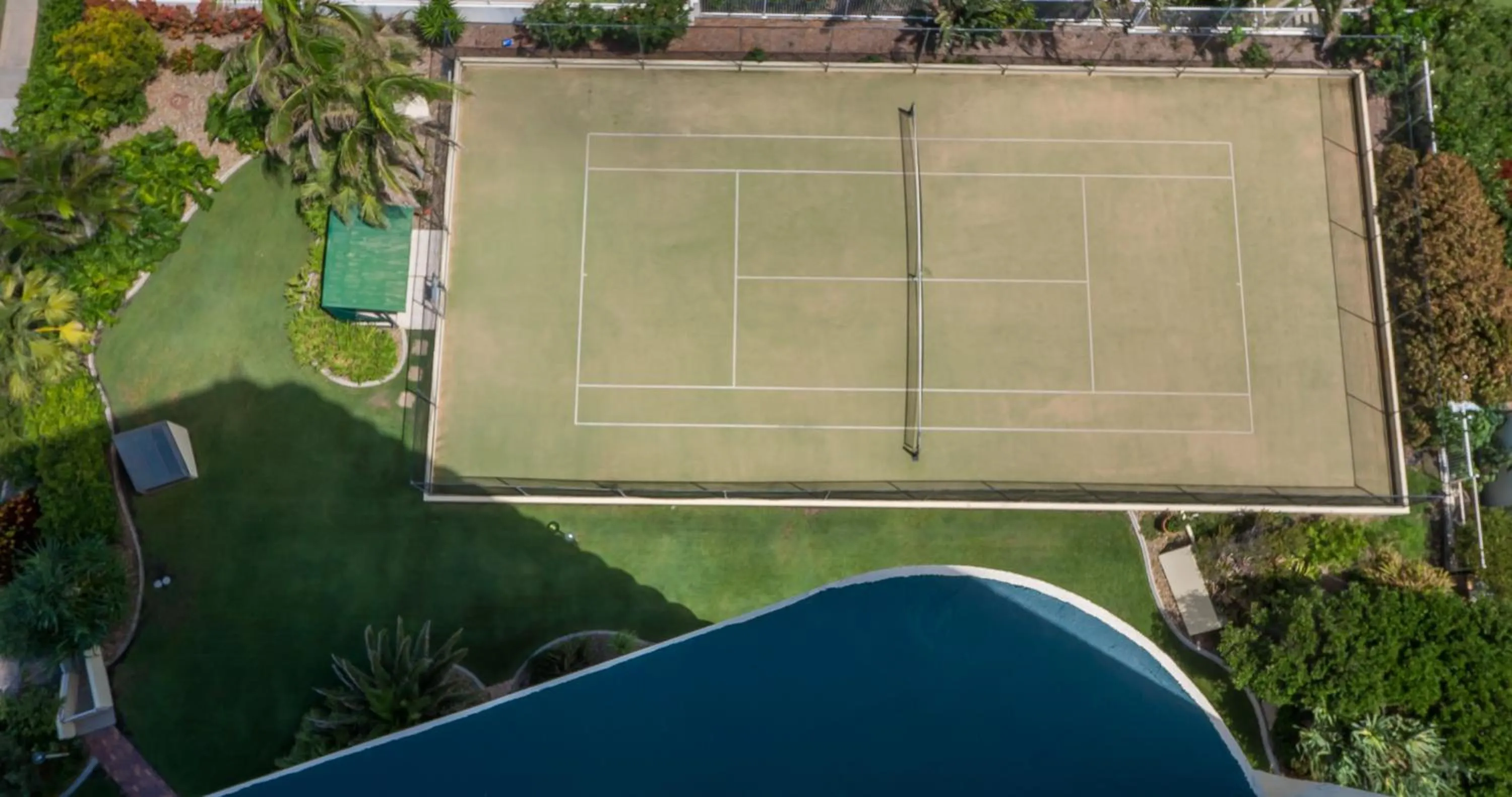 Tennis court in Norfolk Luxury Beachfront Apartments Gold Coast