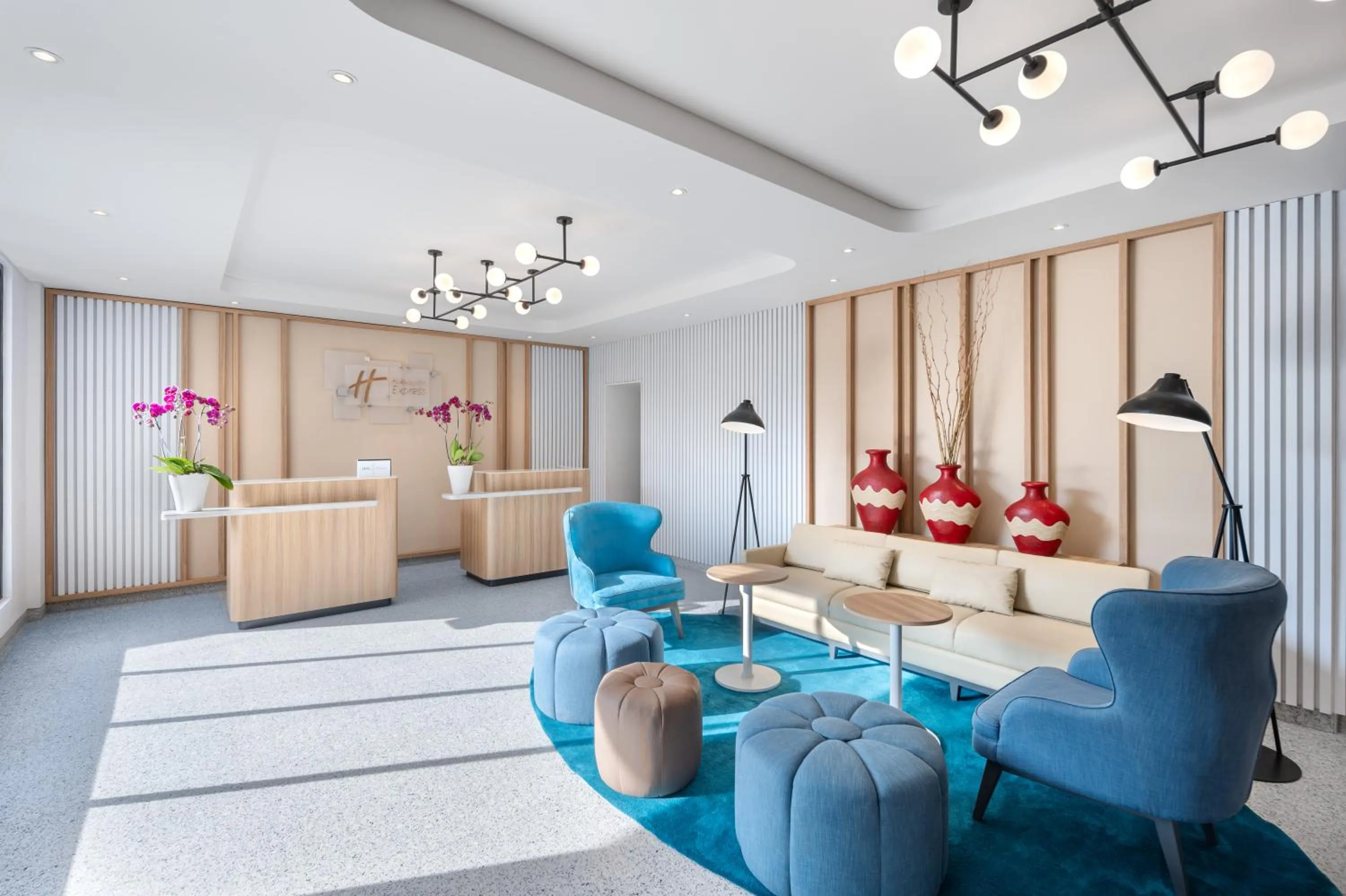 Lobby or reception in Holiday Inn Express Bali Sunset Road by IHG