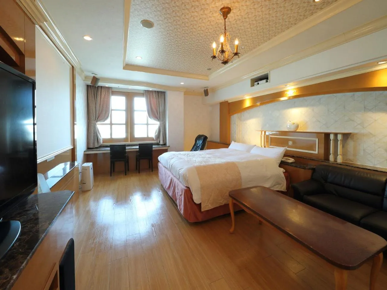 Photo of the whole room, Bed in Hotel Fine Garden Toyonaka Osaka International Itami Airport