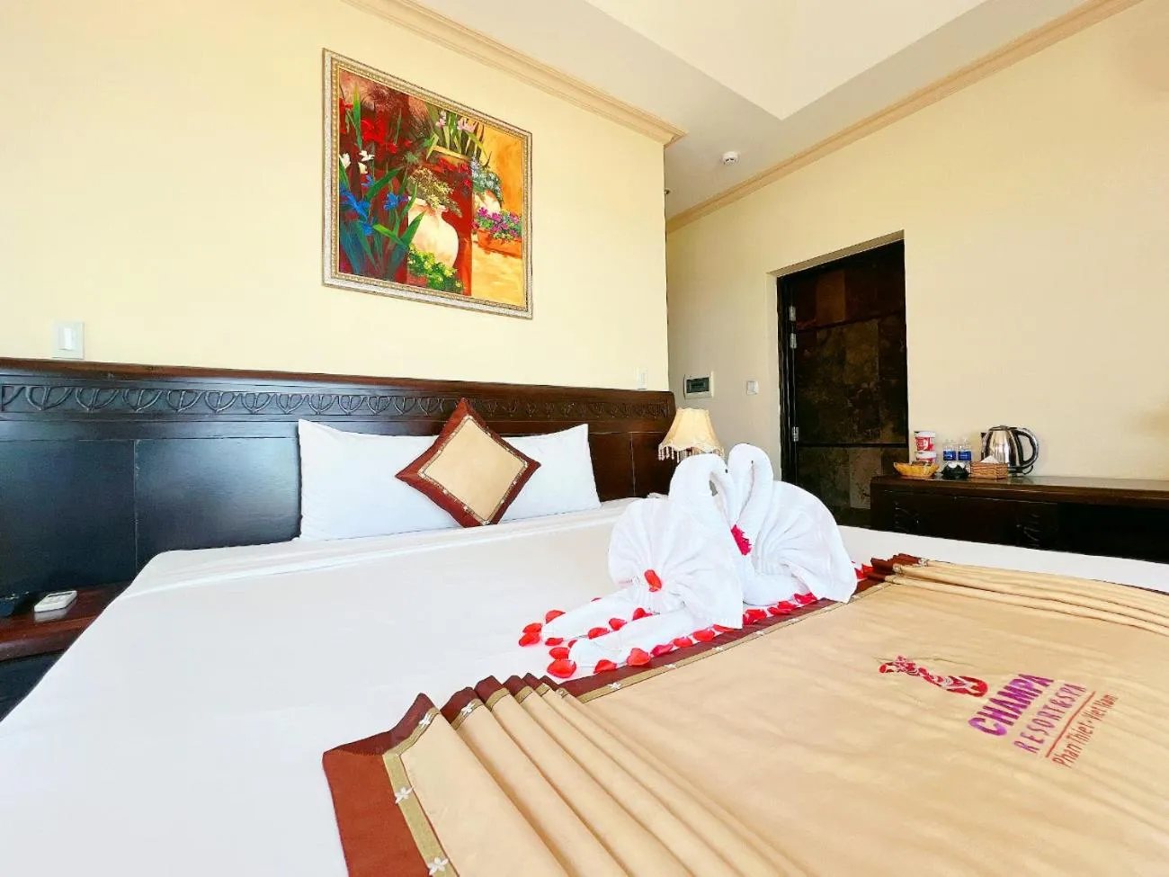 Bed in Champa Resort & Spa