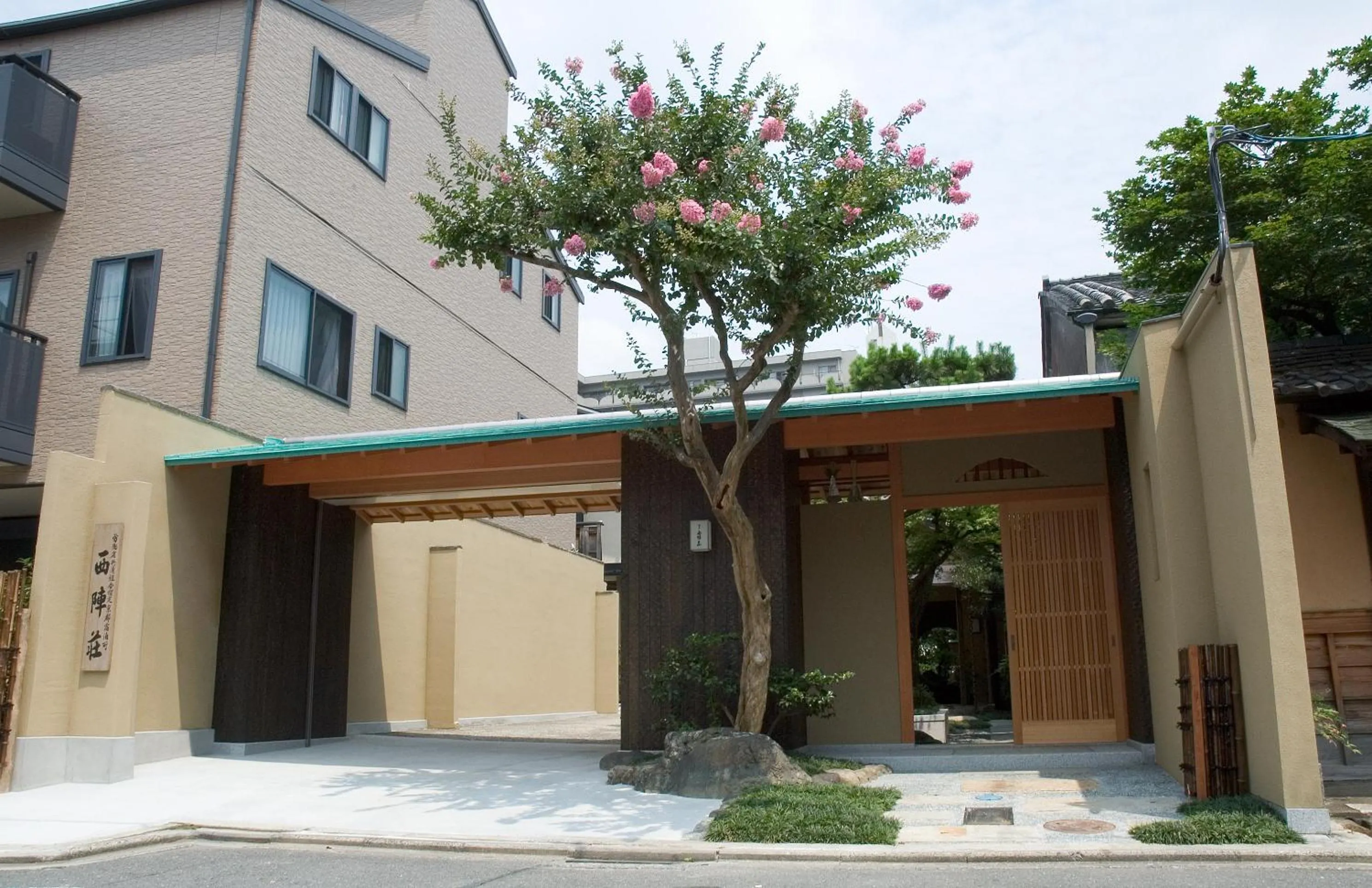 Facade/entrance in Yadoya Nishijinso