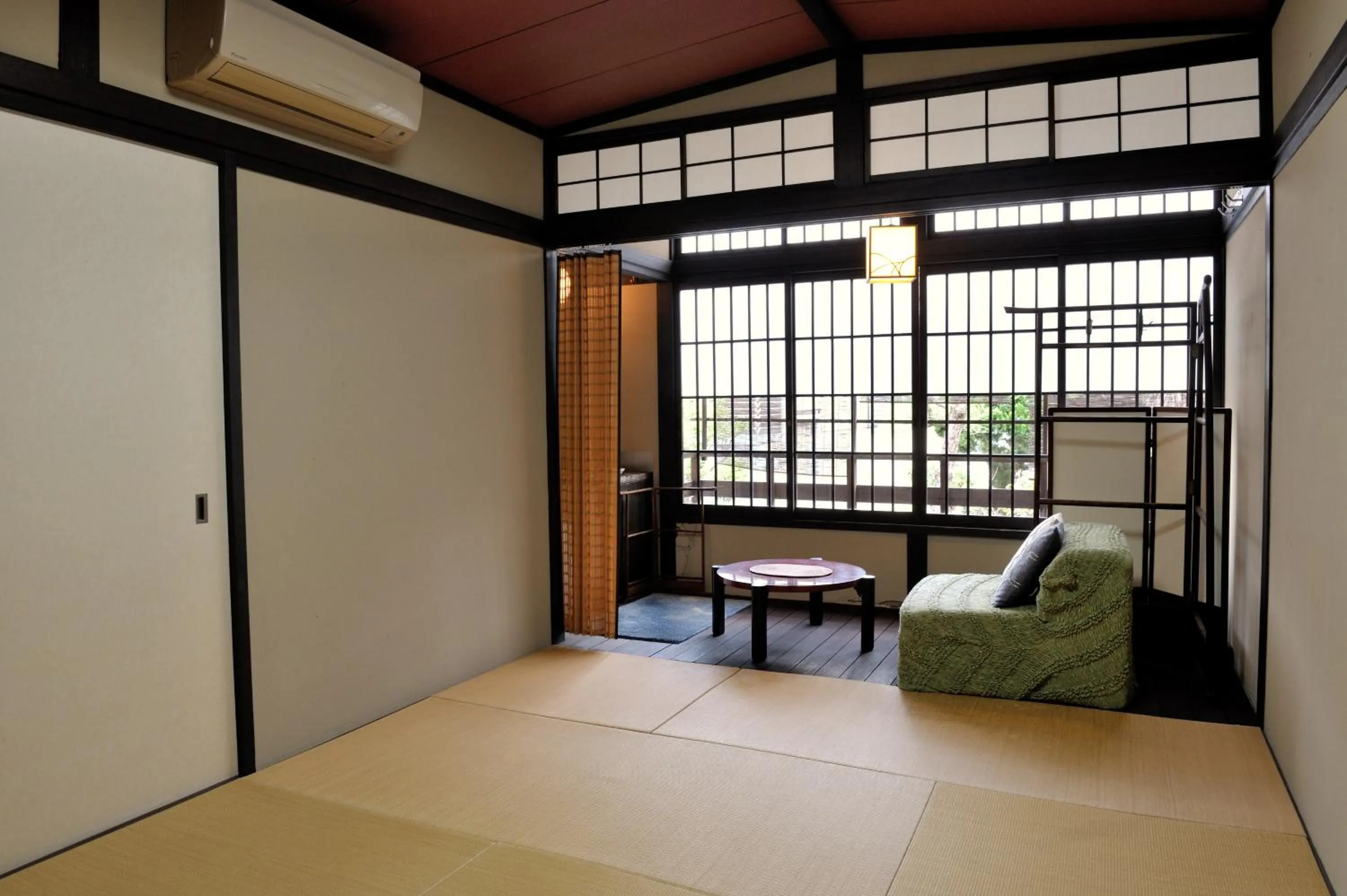 Photo of the whole room, Bed in Yadoya Nishijinso