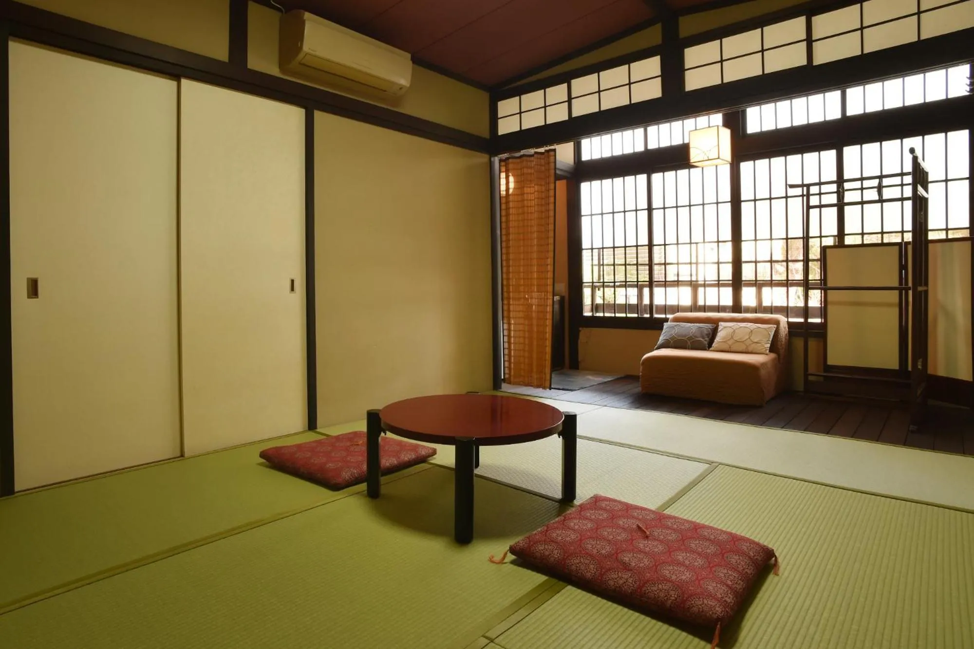 Photo of the whole room, Bed in Yadoya Nishijinso