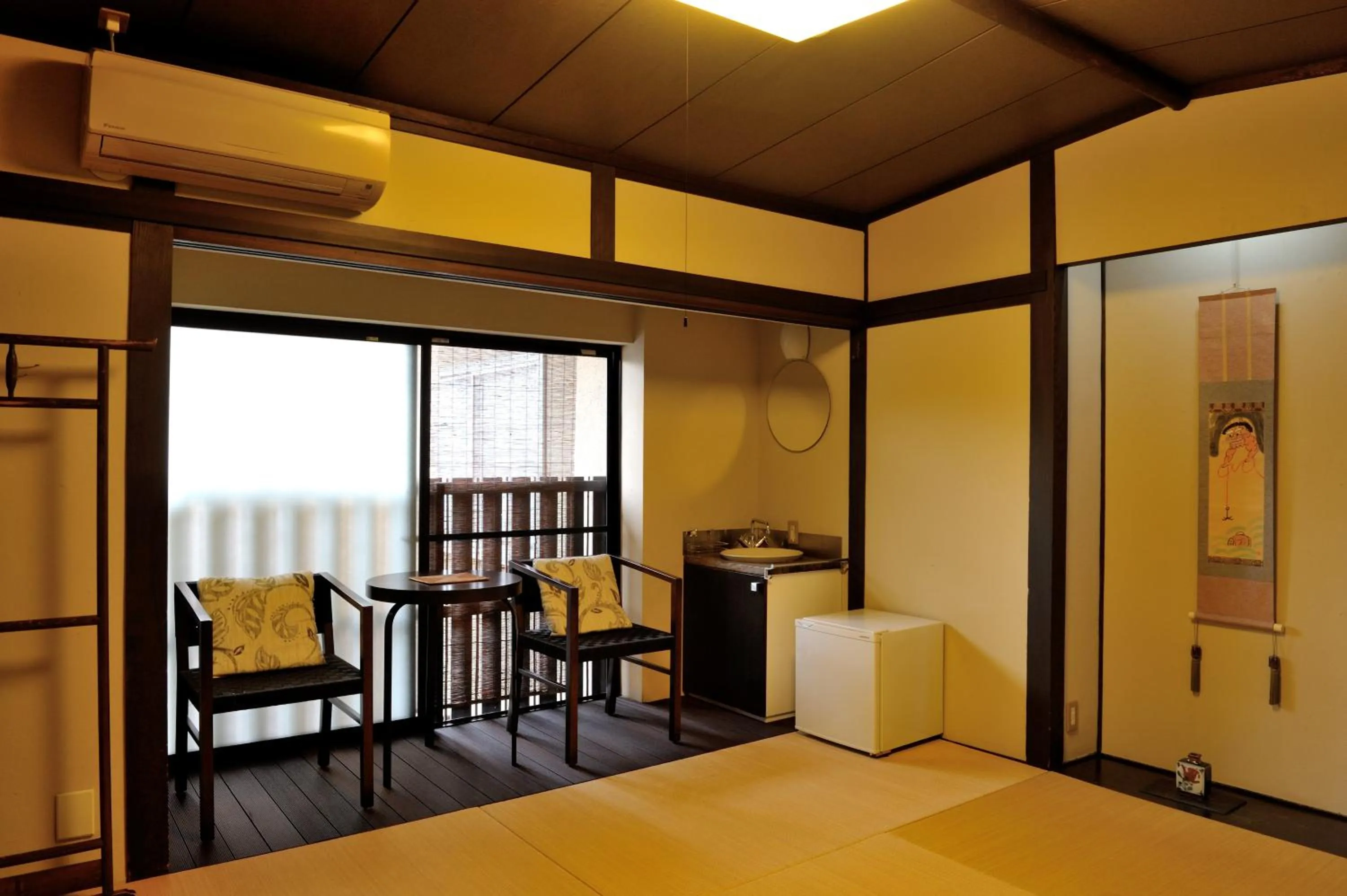 Photo of the whole room, Bed in Yadoya Nishijinso