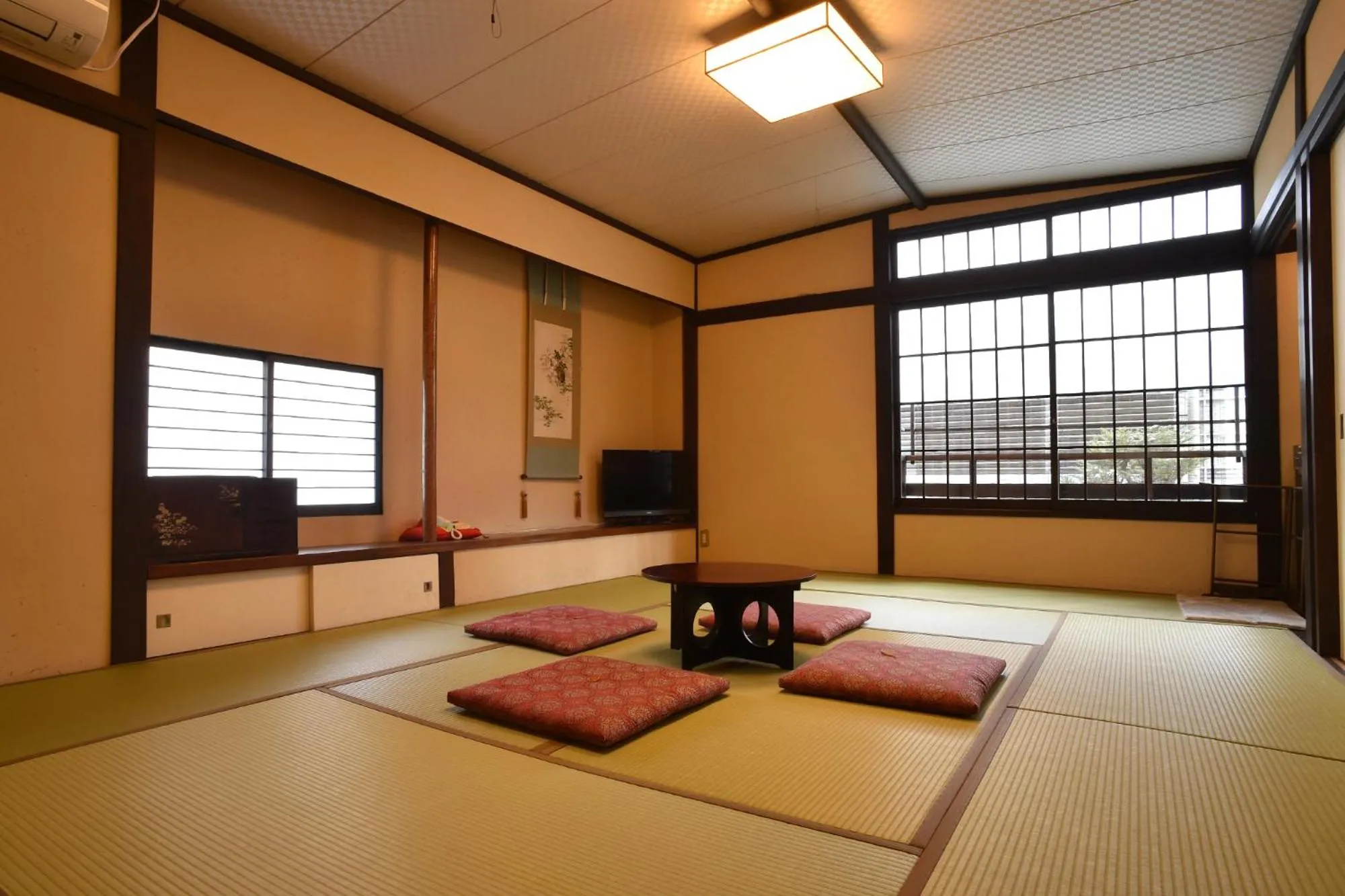 Photo of the whole room, Bed in Yadoya Nishijinso