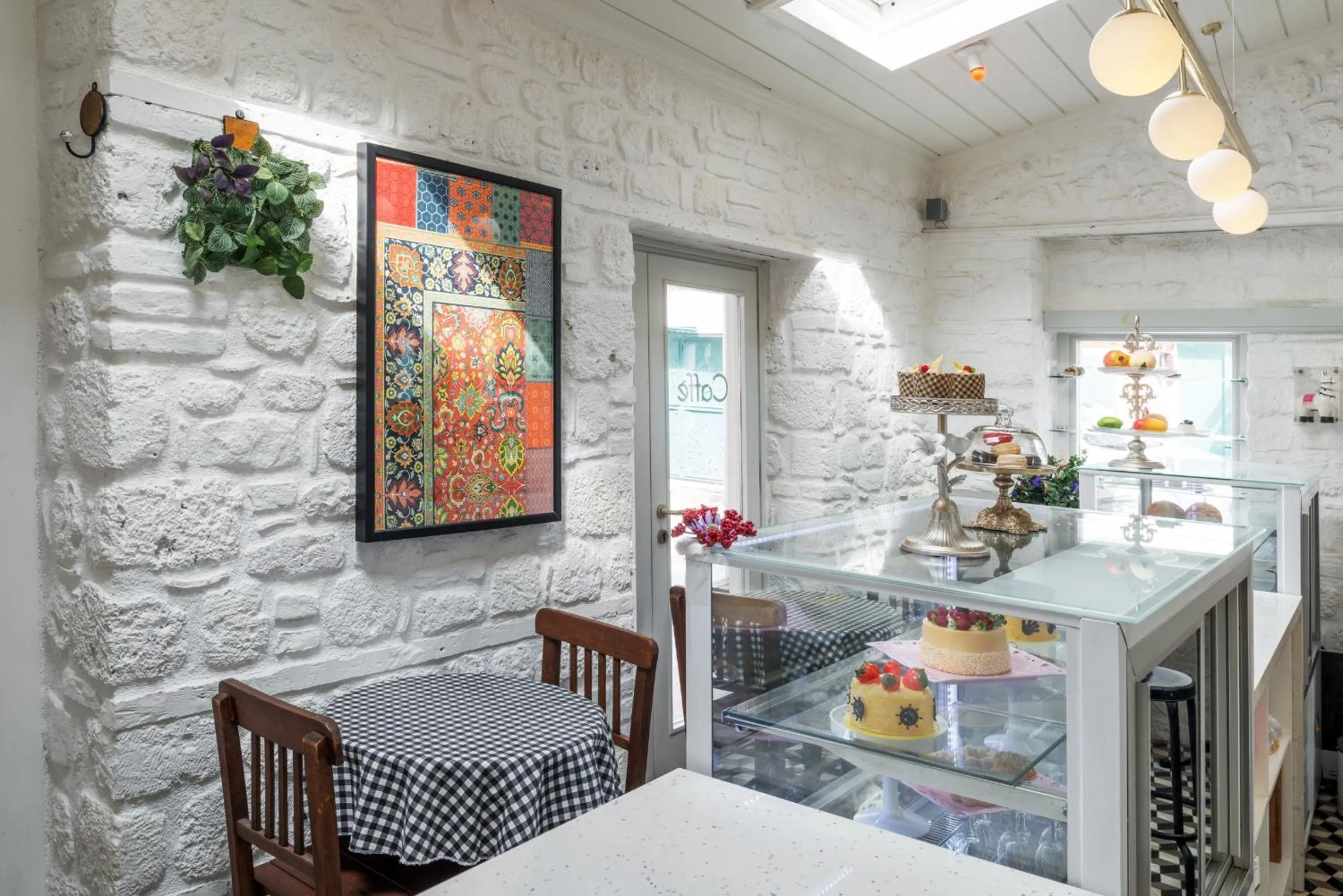 Food in Delight Deluxe Hotel & Spa