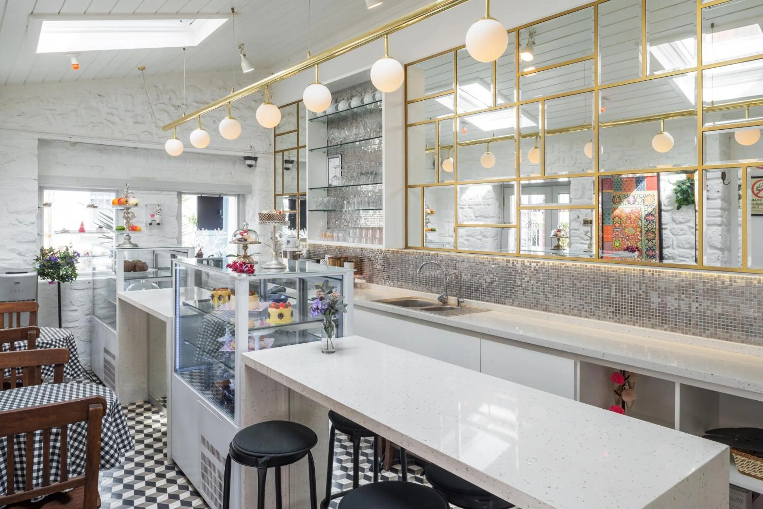 Coffee/tea facilities in Delight Deluxe Hotel & Spa