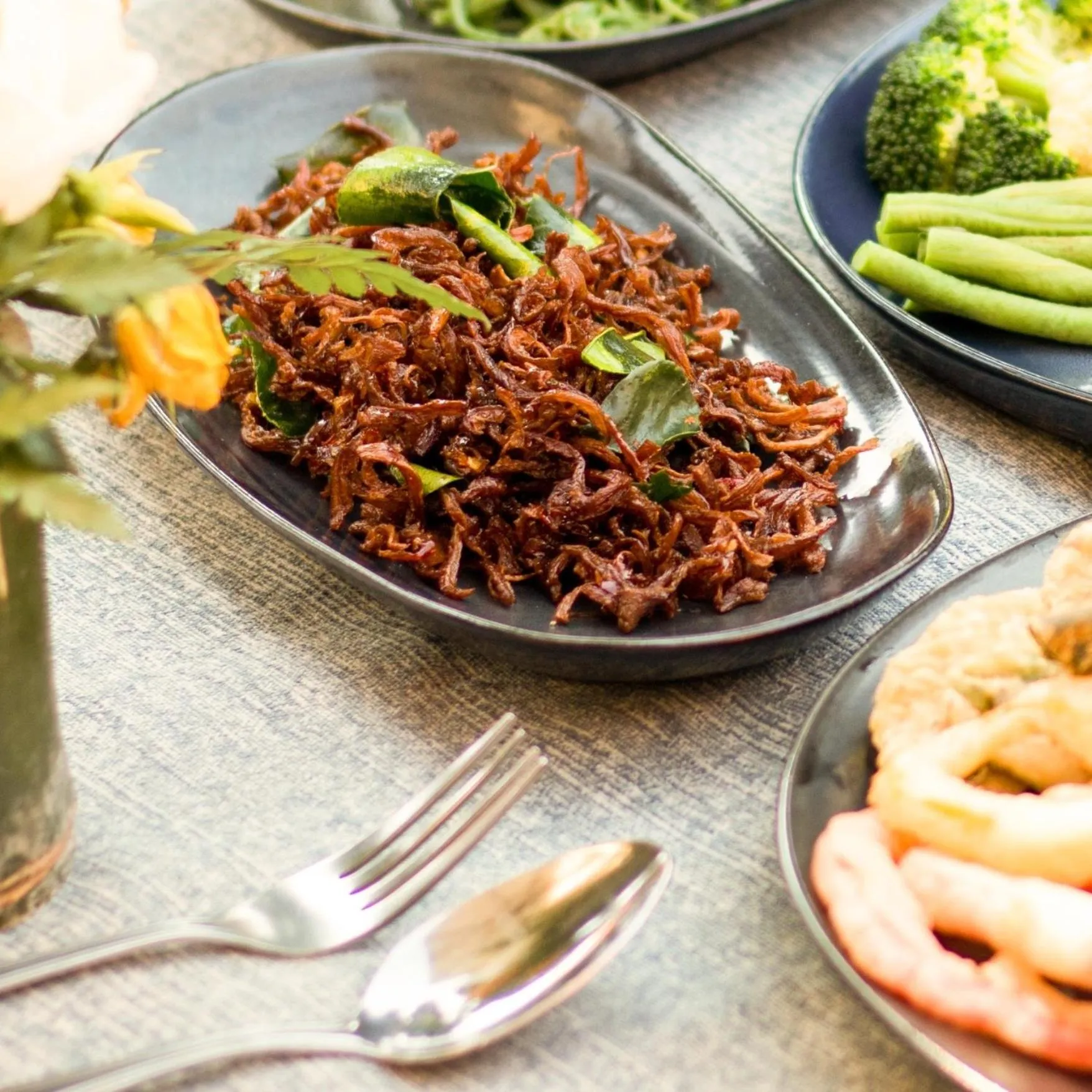 Restaurant/places to eat in DoiTung Lodge