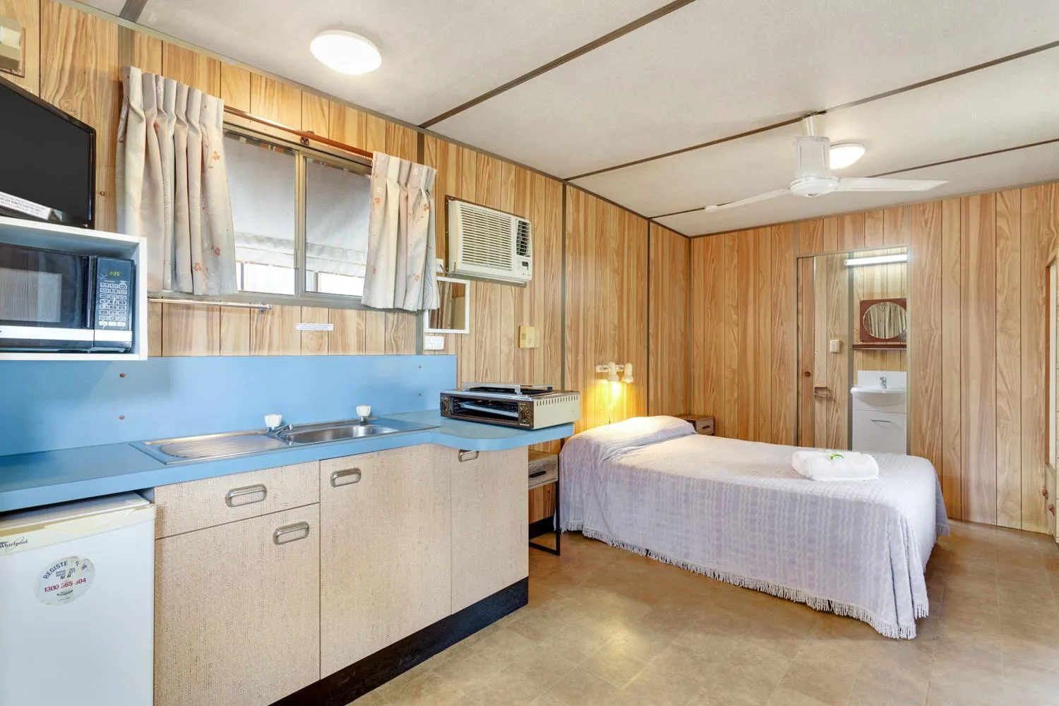 Photo of the whole room, Bed in First City Caravilla