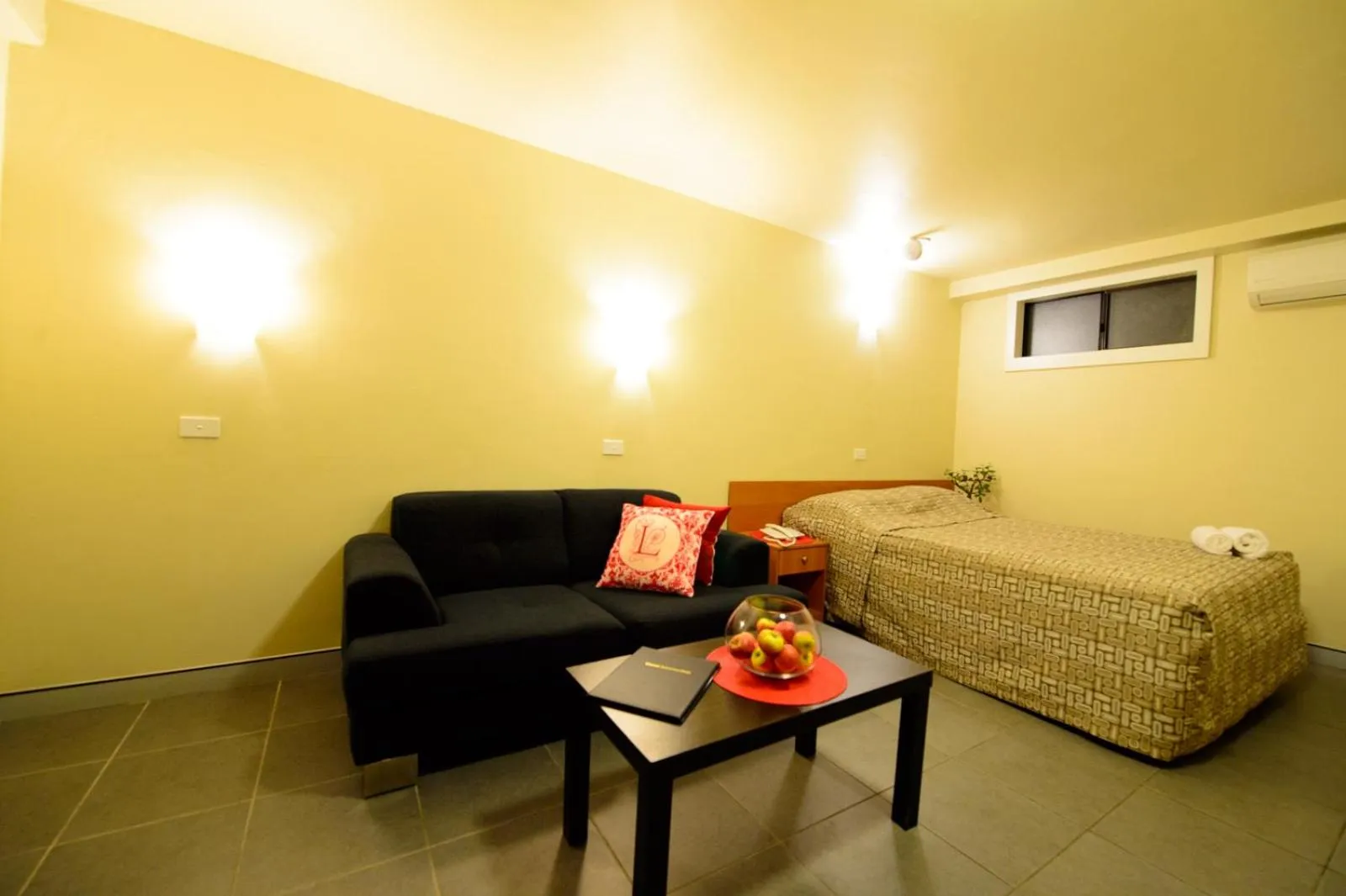 Living room, Seating Area in Liberty Plains Motor Inn